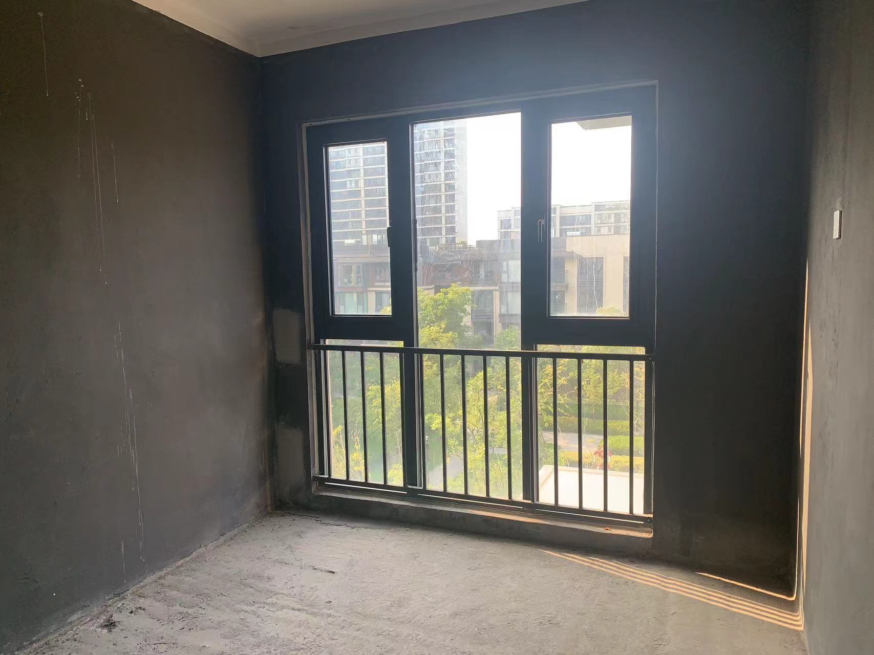 万科翡翠东第 4室2厅2卫 142m²