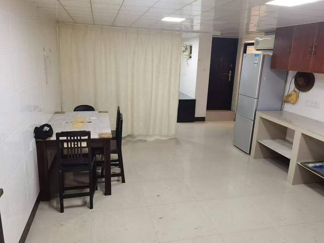 城山花园 1室1厅1卫 42m²