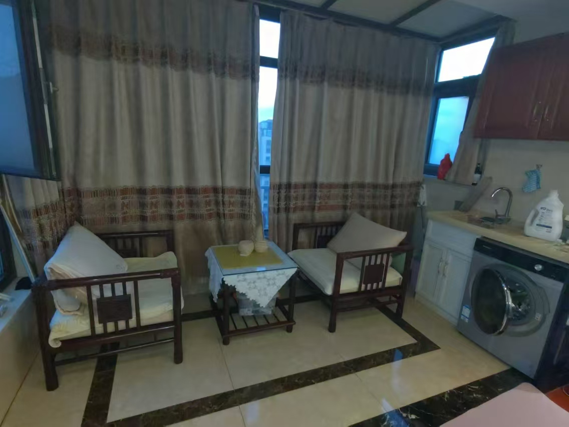华强城 3室2厅1卫 108m&sup2;