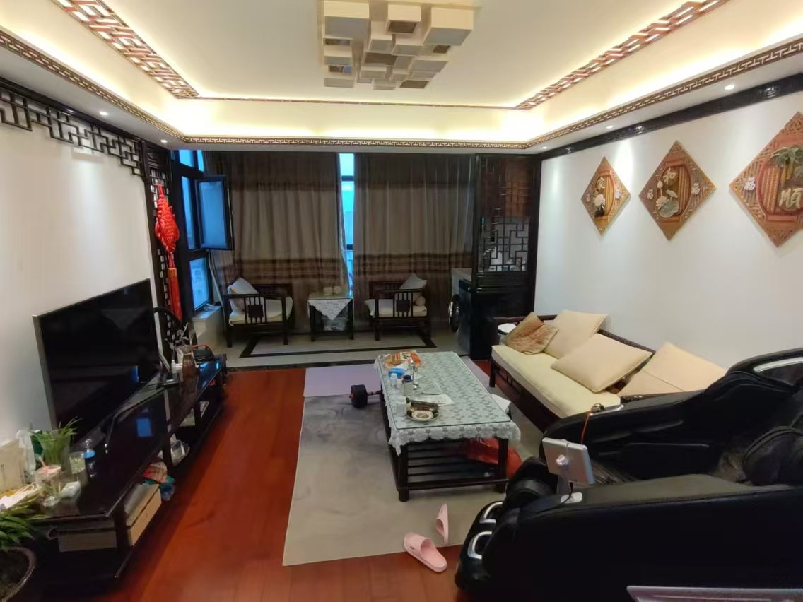 华强城 3室2厅1卫 108m&sup2;