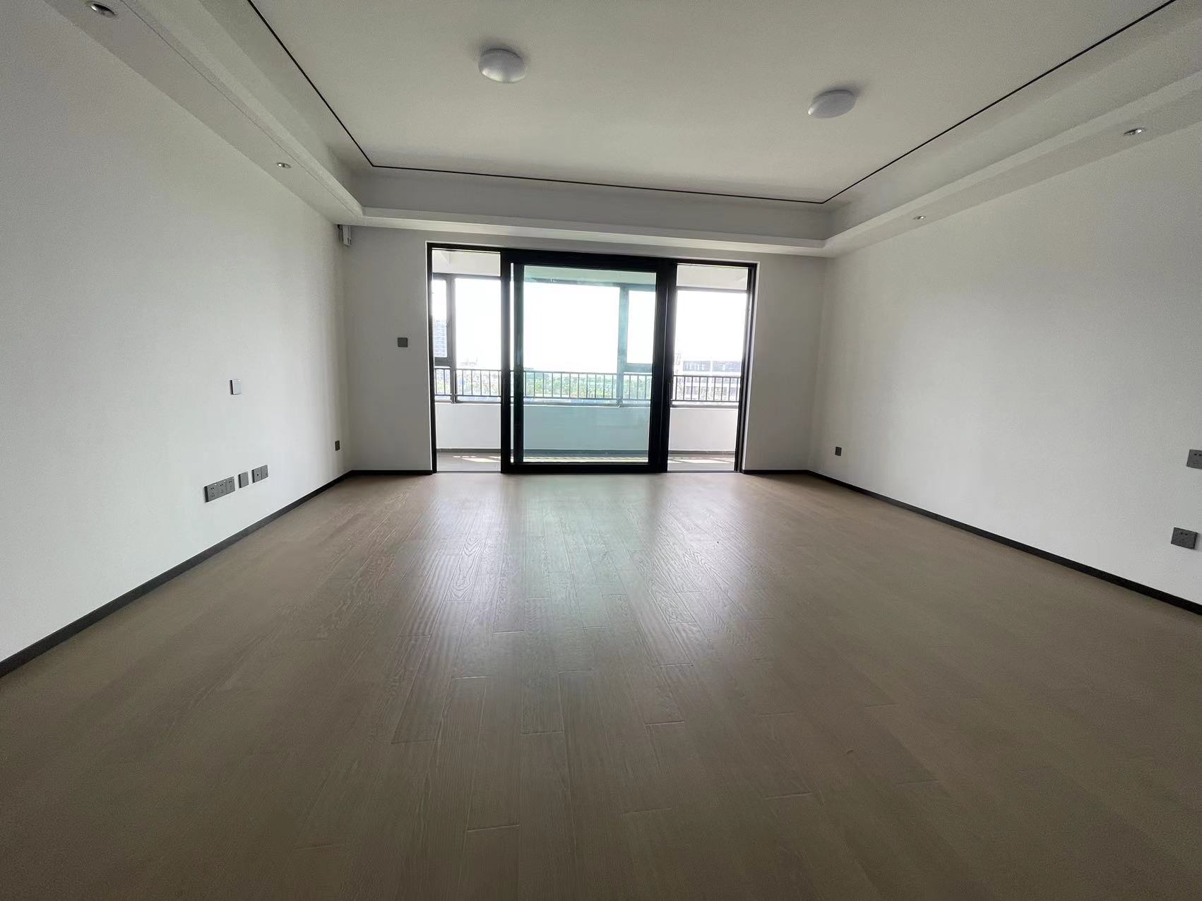 滨江道静园 3室2厅2卫 127m²