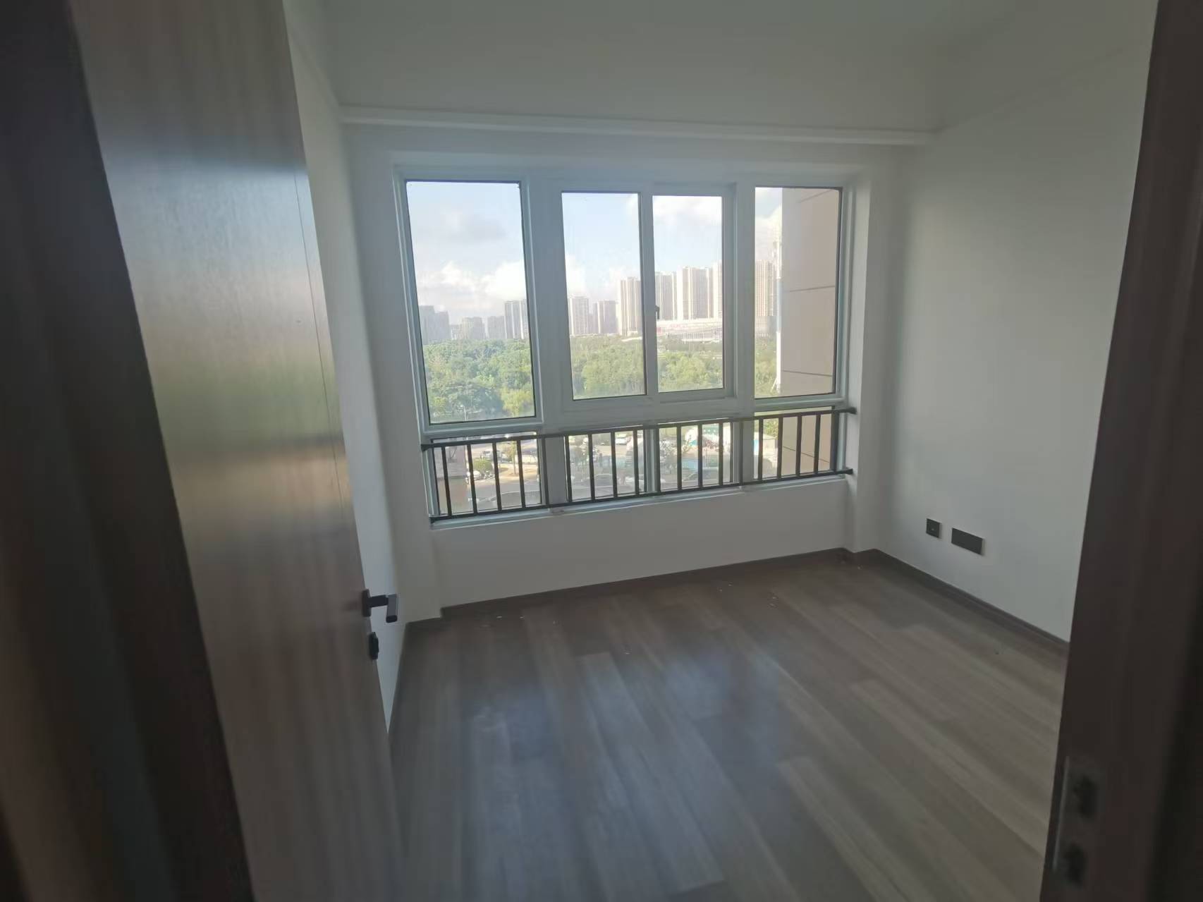 世茂云锦(九龙庭广场) 4室2厅2卫 142m&sup2;