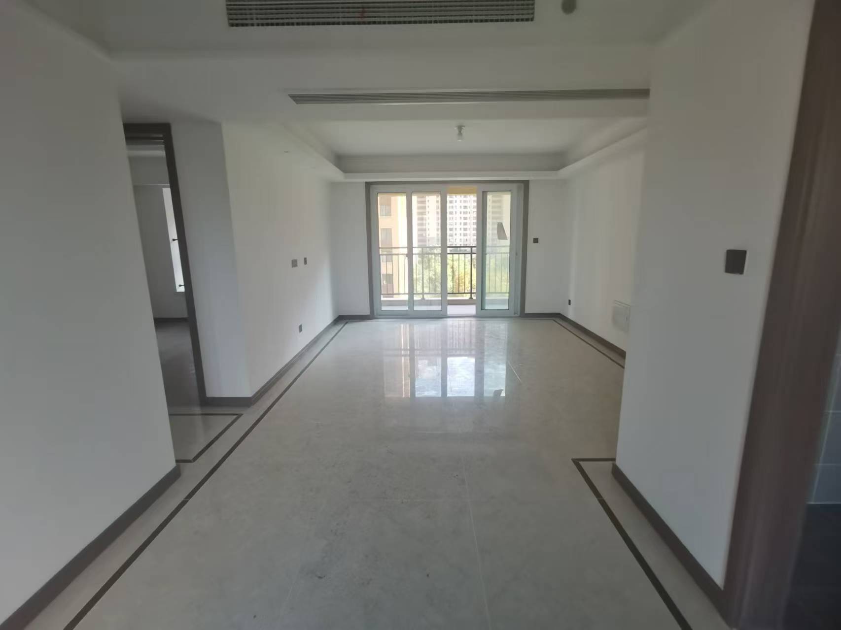 世茂云锦(九龙庭广场) 4室2厅2卫 142m²