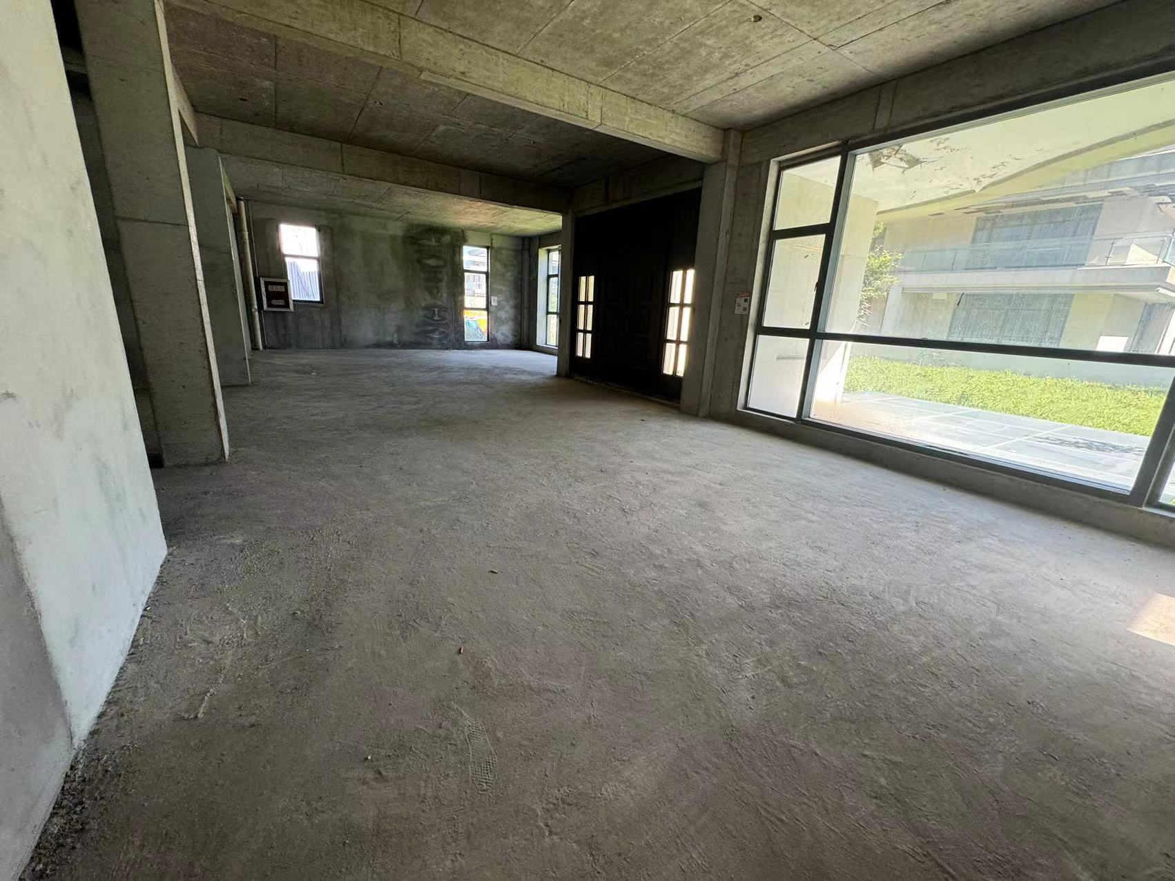 金地国际一期 6室3厅3卫 680.00m&sup2;