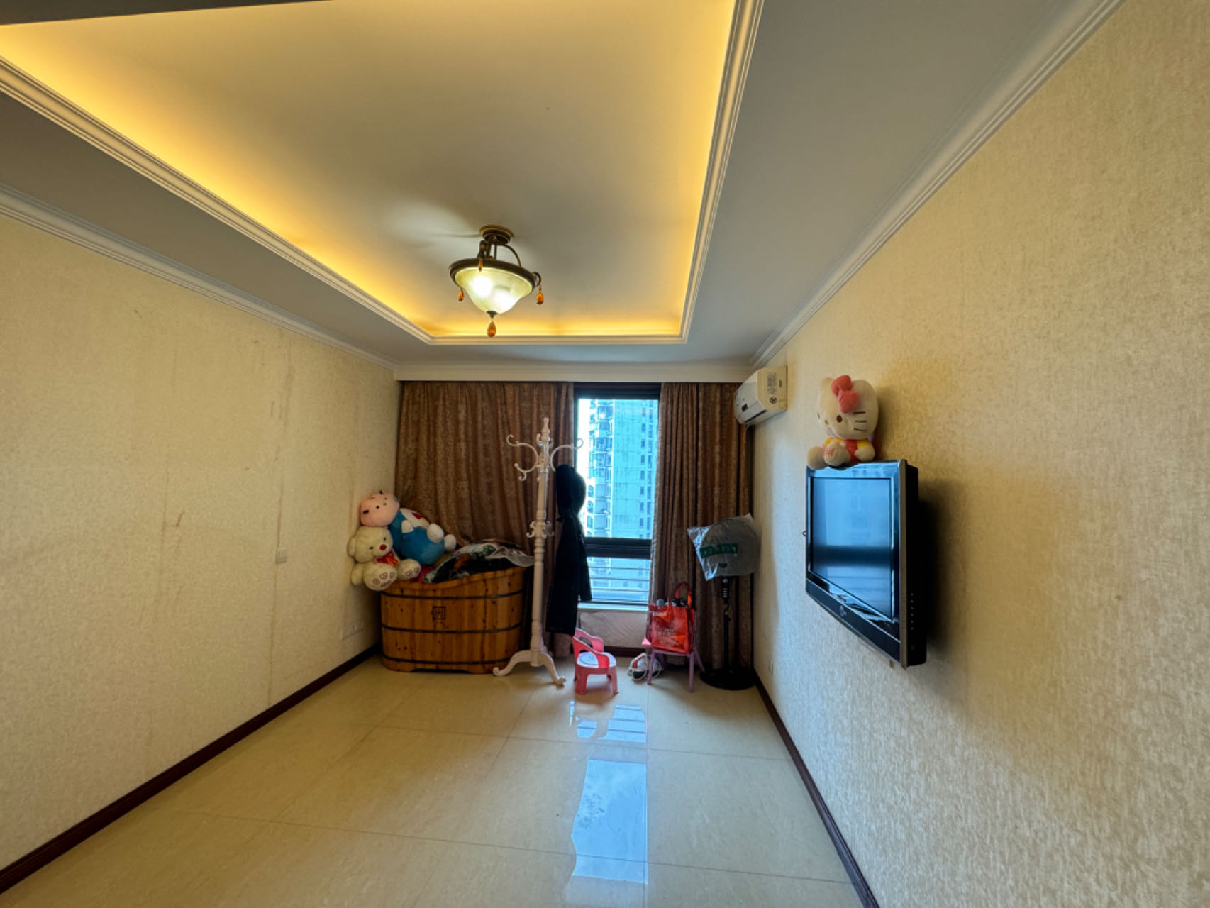 高迪晶城 3室2厅2卫 154m²