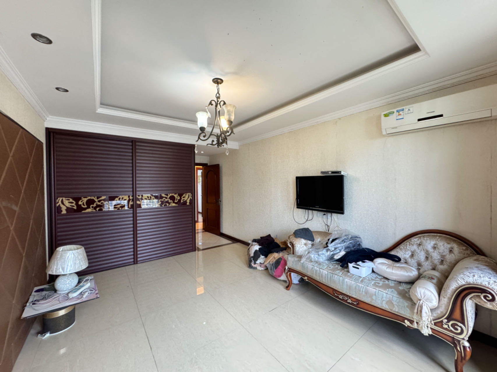 高迪晶城 3室2厅2卫 154m²