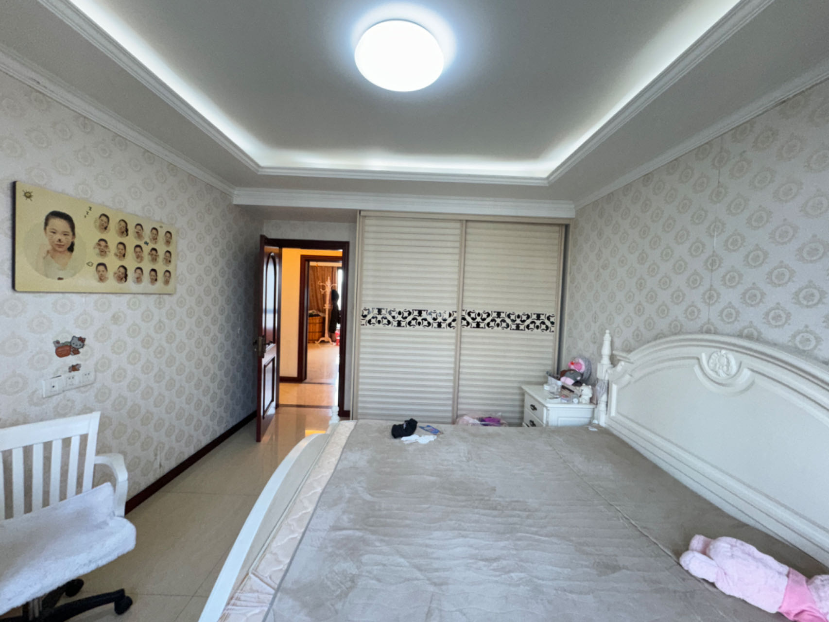 高迪晶城 3室2厅2卫 154m²