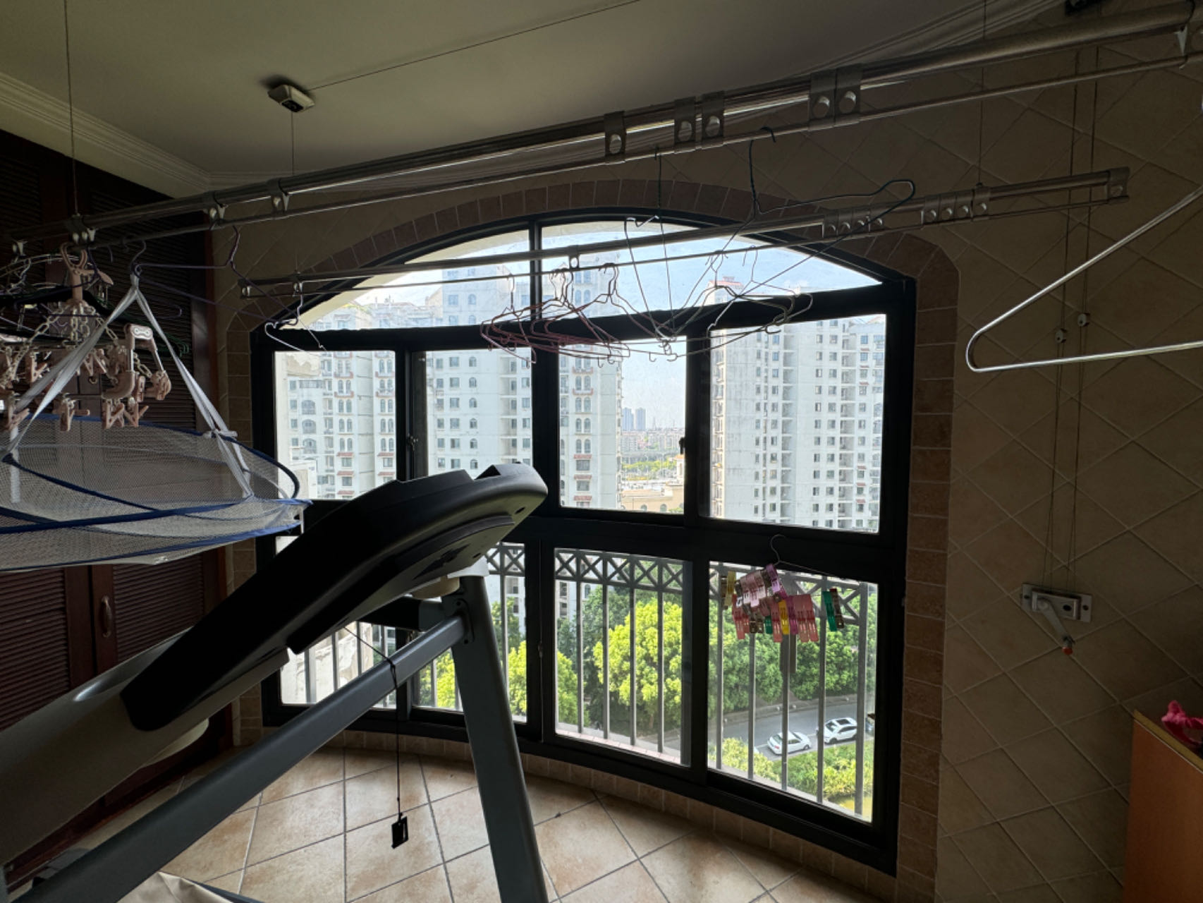 高迪晶城 3室2厅2卫 154m²