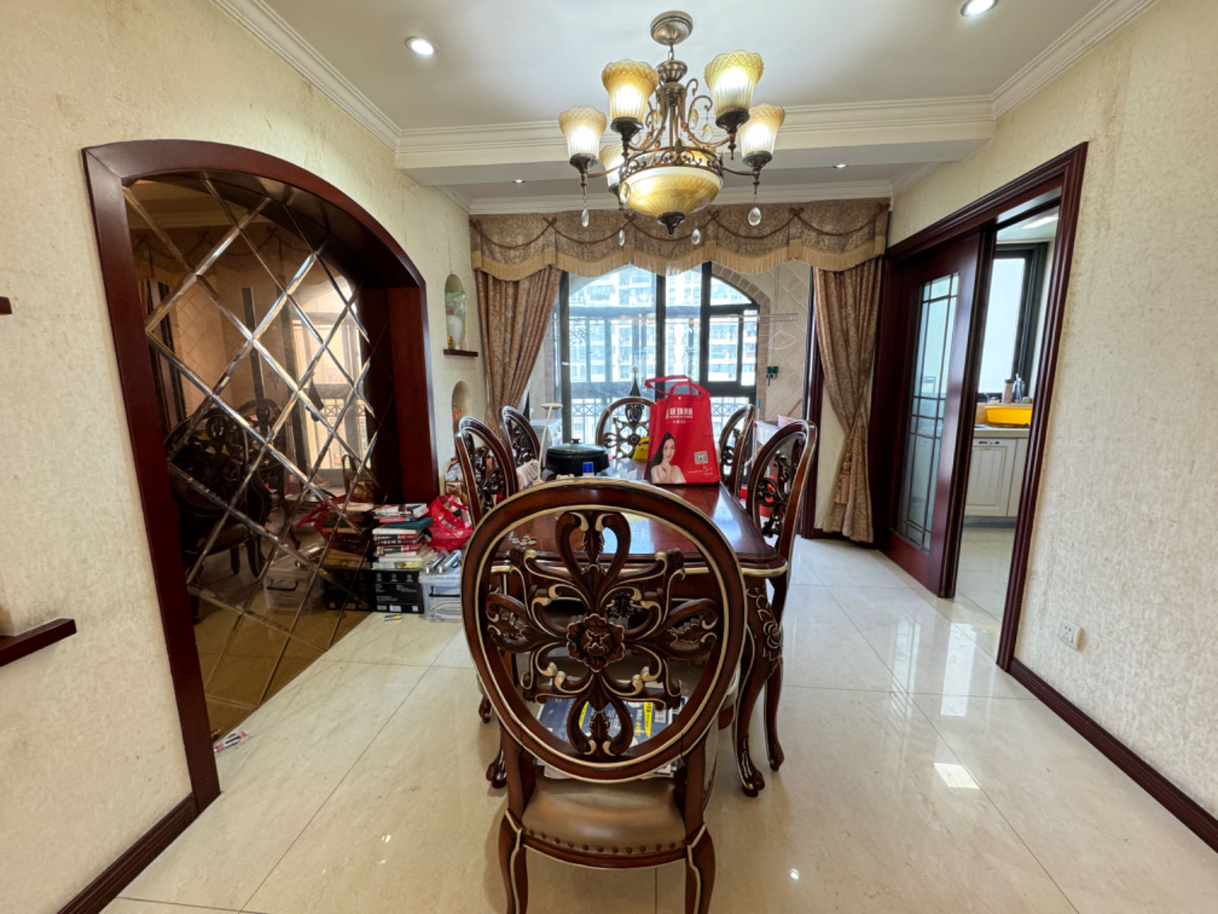高迪晶城 3室2厅2卫 154m²