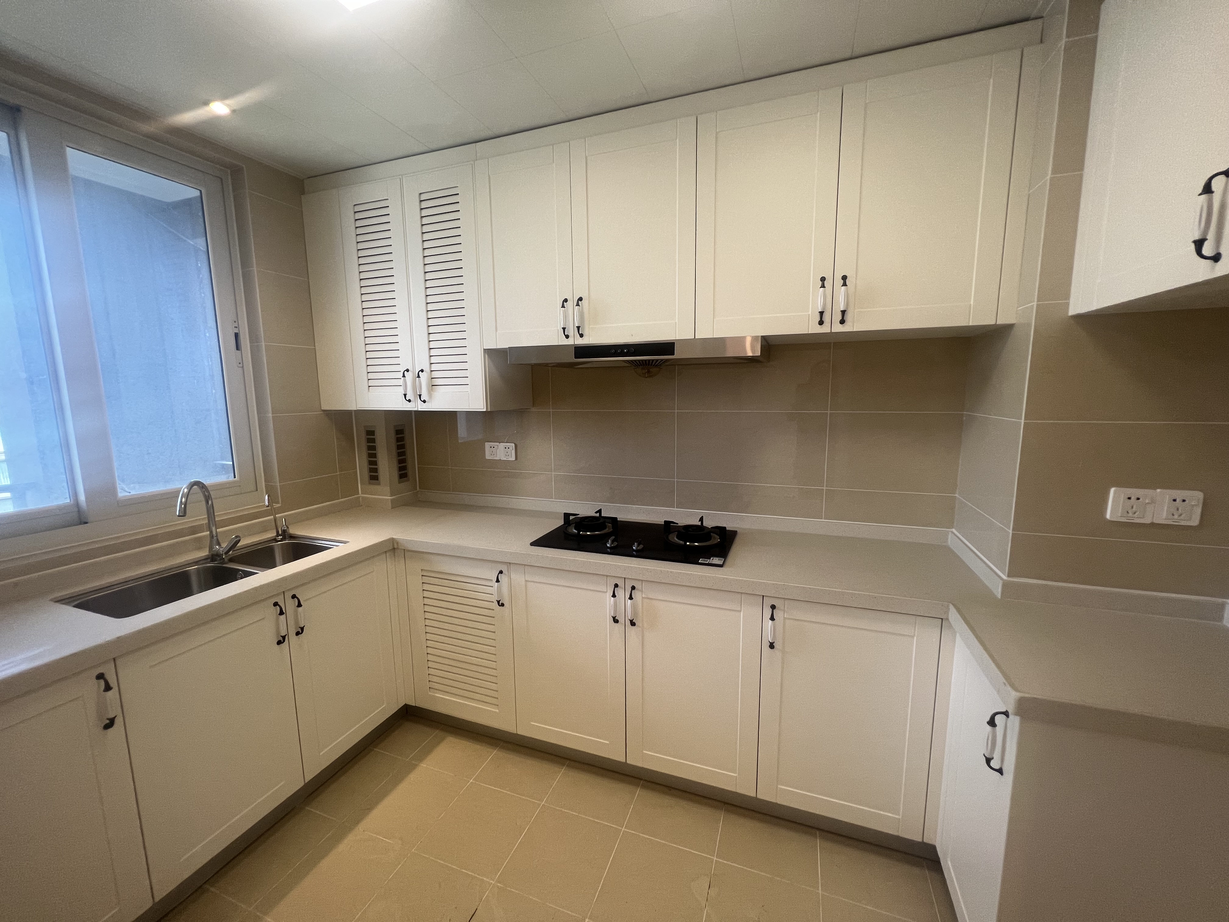 融创盛和九里桃源 4室2厅2卫 143m&sup2;