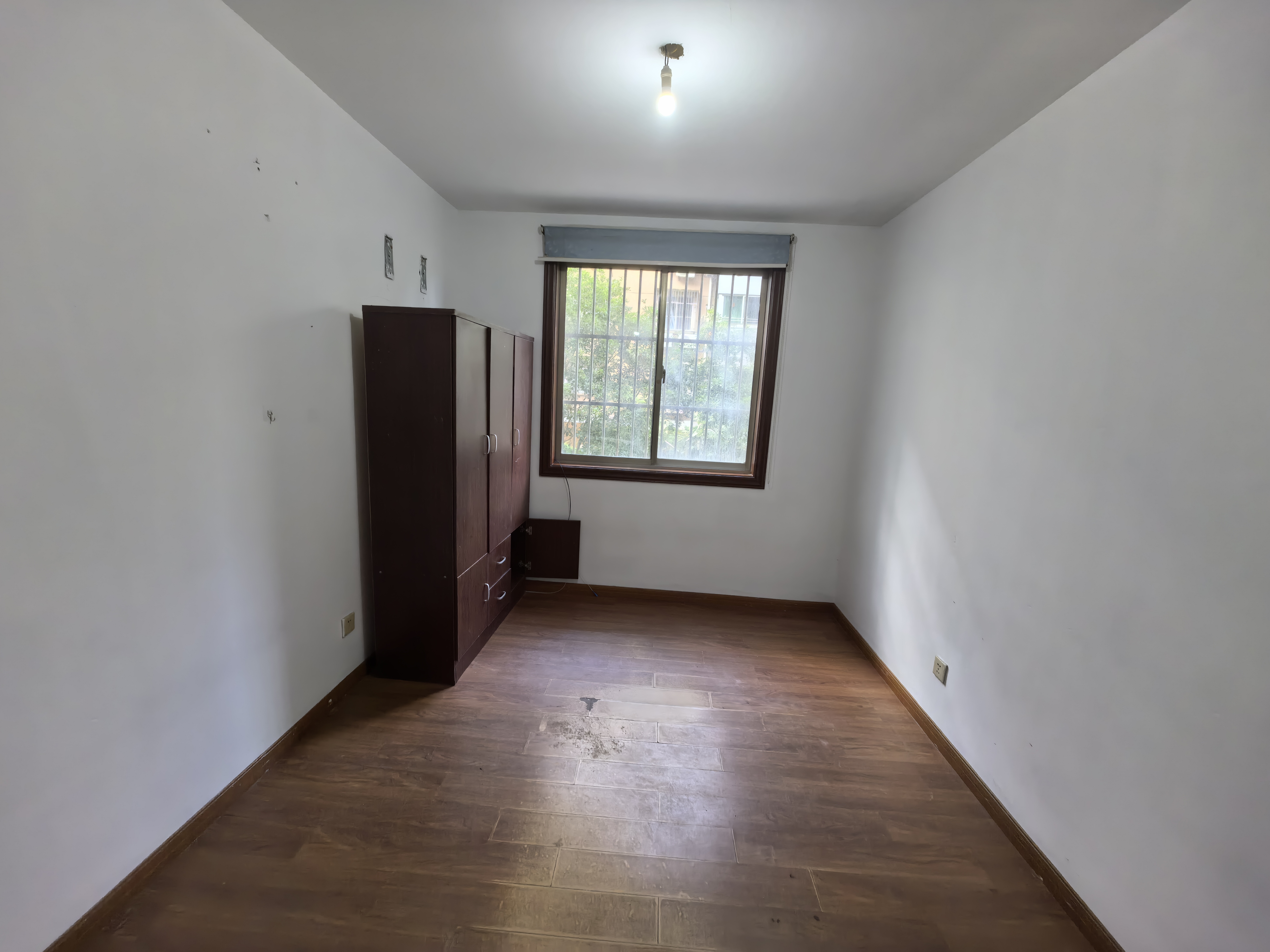 前景花苑 3室1厅1卫 130m&sup2;