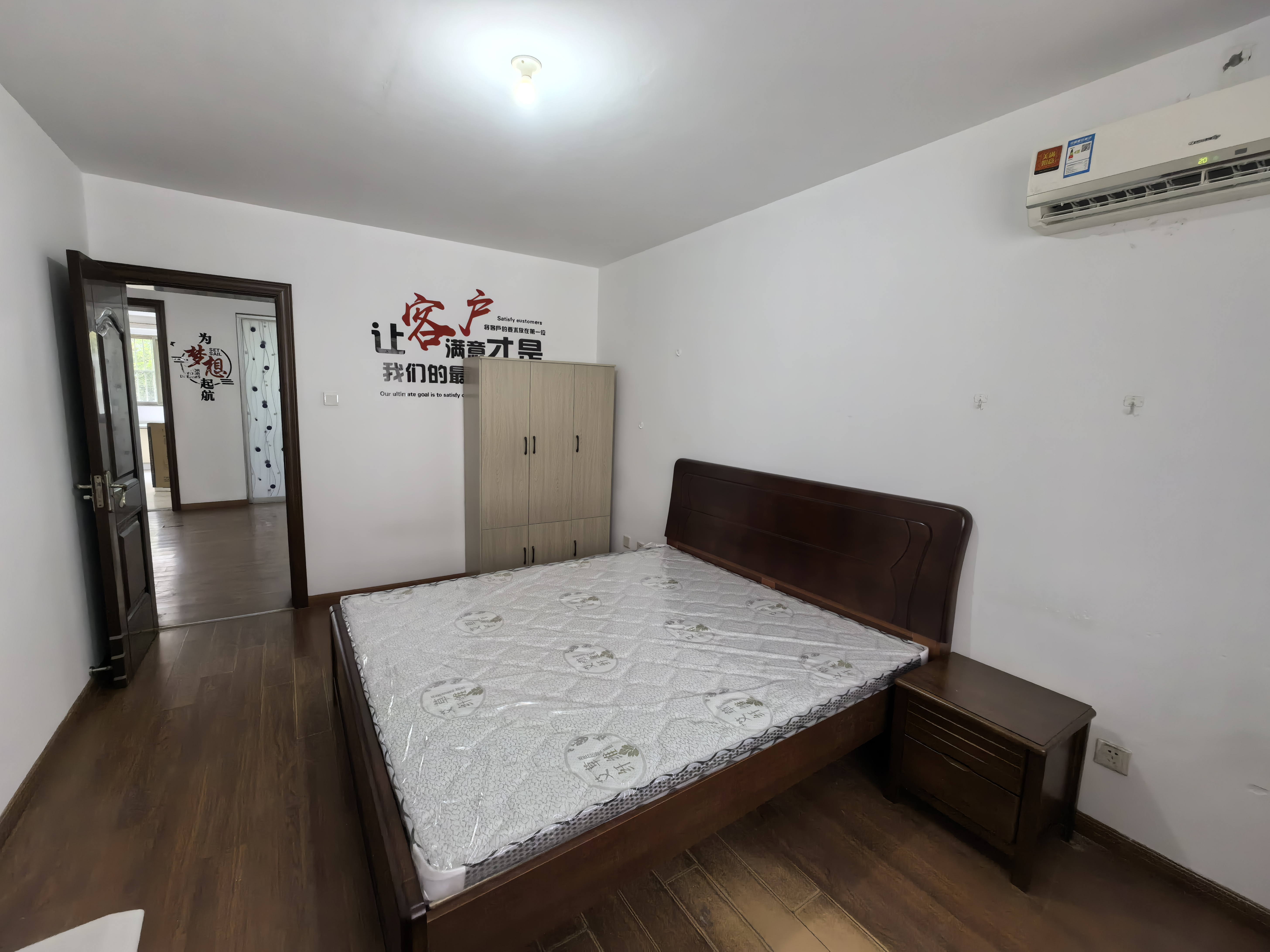 前景花苑 3室1厅1卫 130m&sup2;