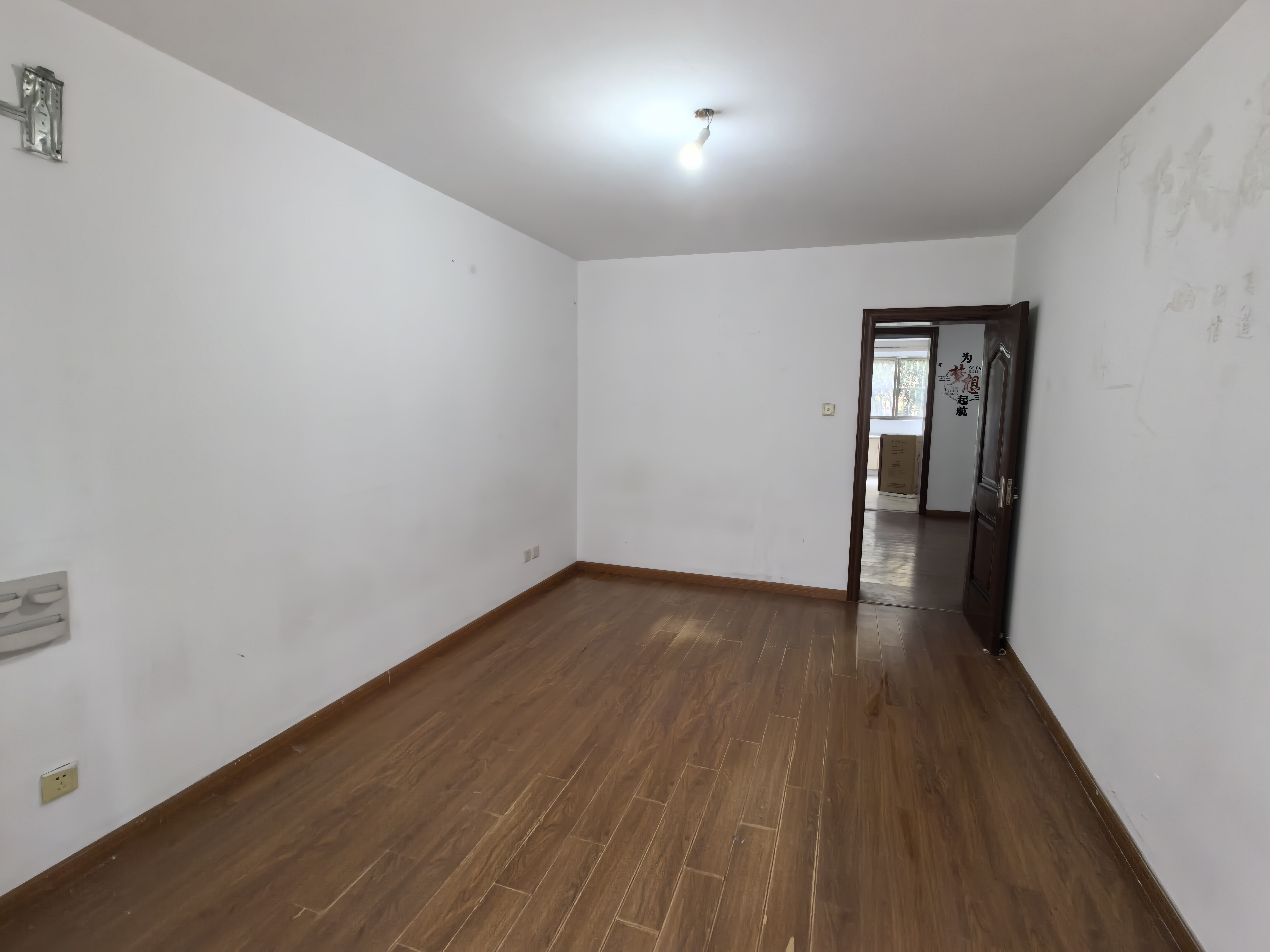 前景花苑 3室1厅1卫 130m&sup2;