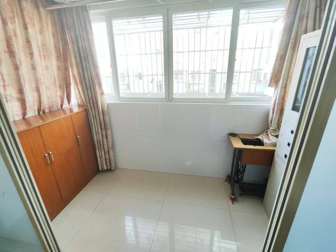 怡园锦居 4室2厅2卫 131.00m&sup2;