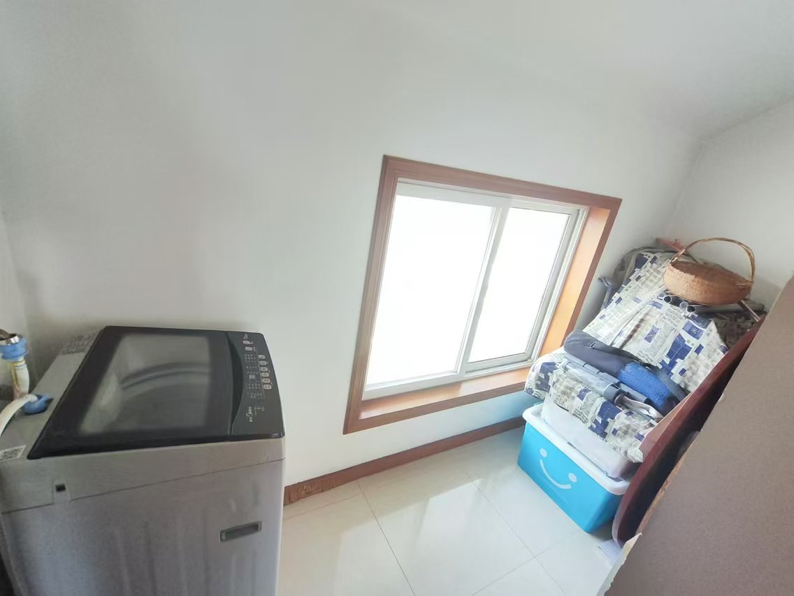 怡园锦居 4室2厅2卫 131.00m&sup2;