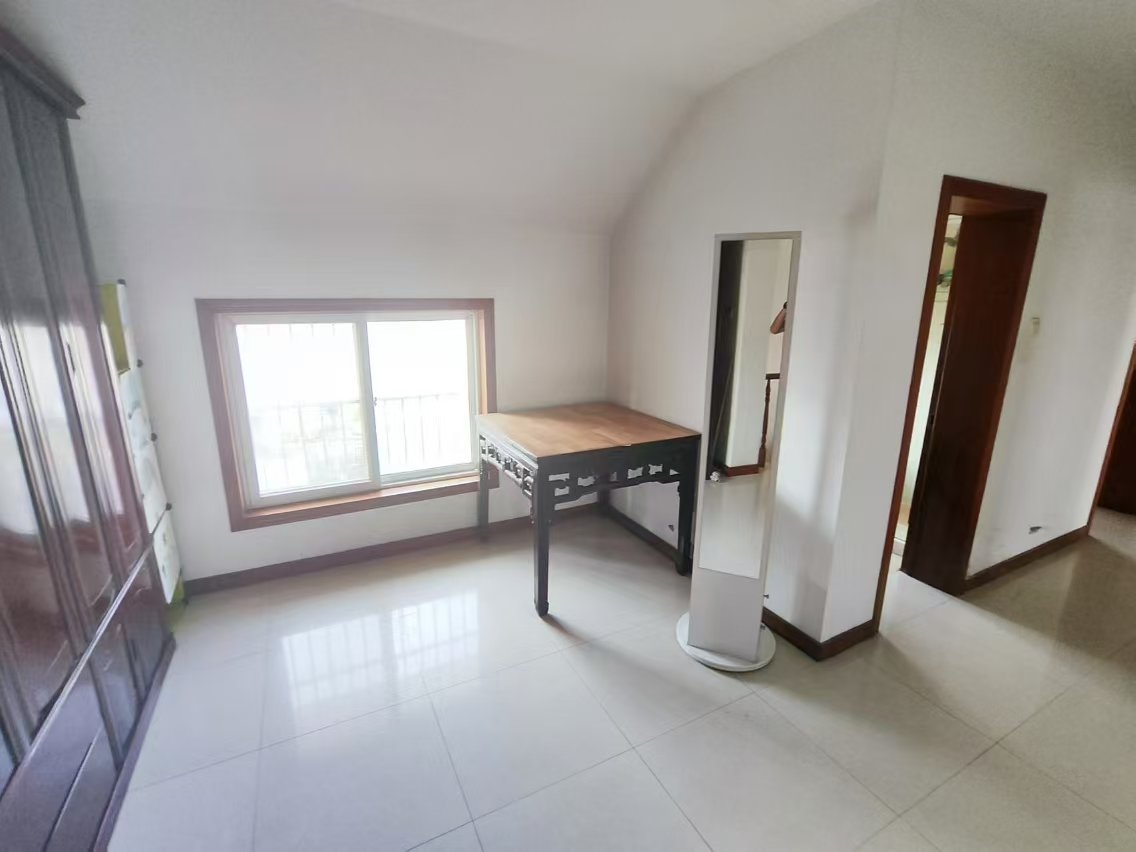 怡园锦居 4室2厅2卫 131.00m&sup2;