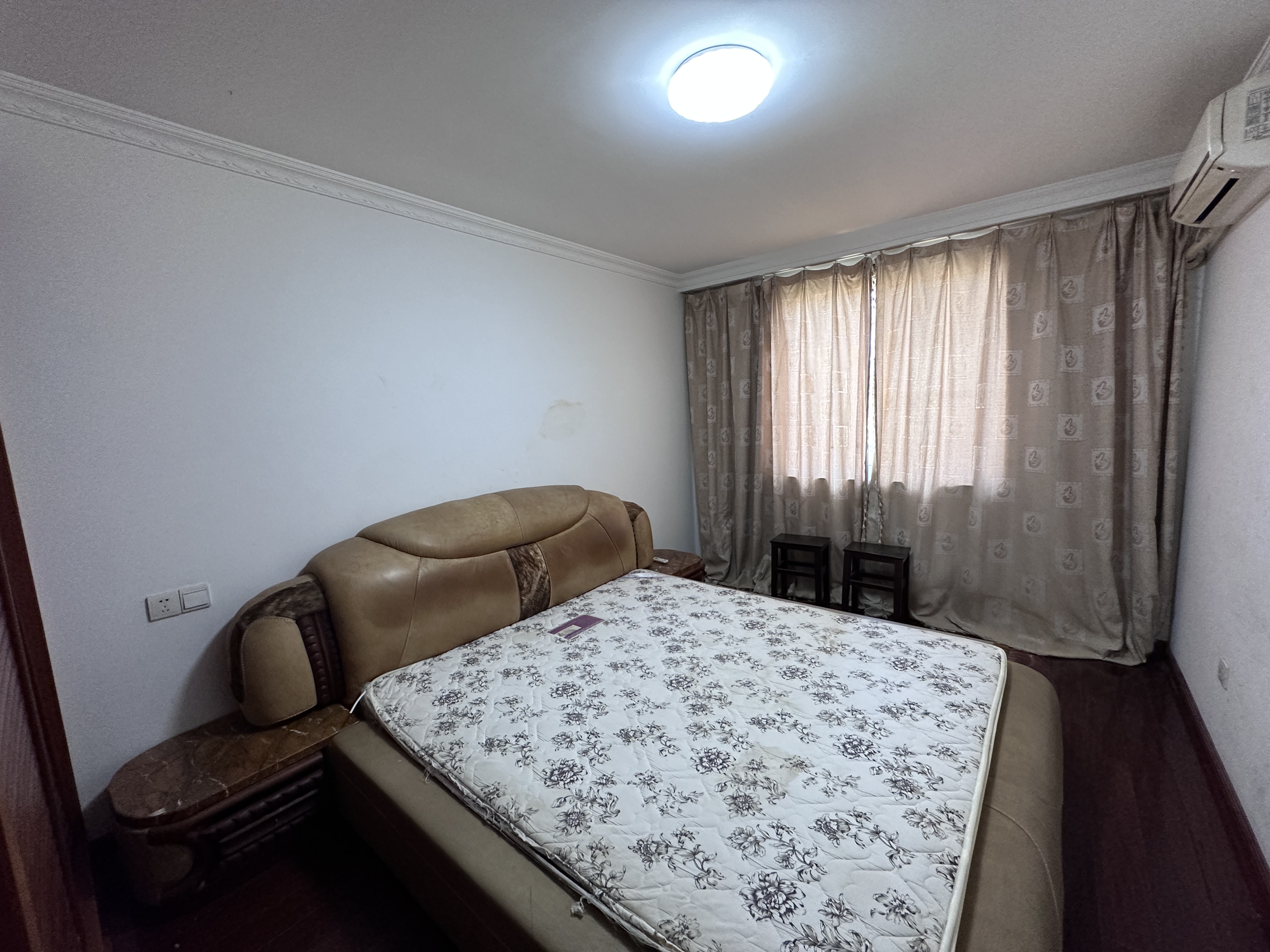 怡园北村 3室2厅1卫 126m&sup2;