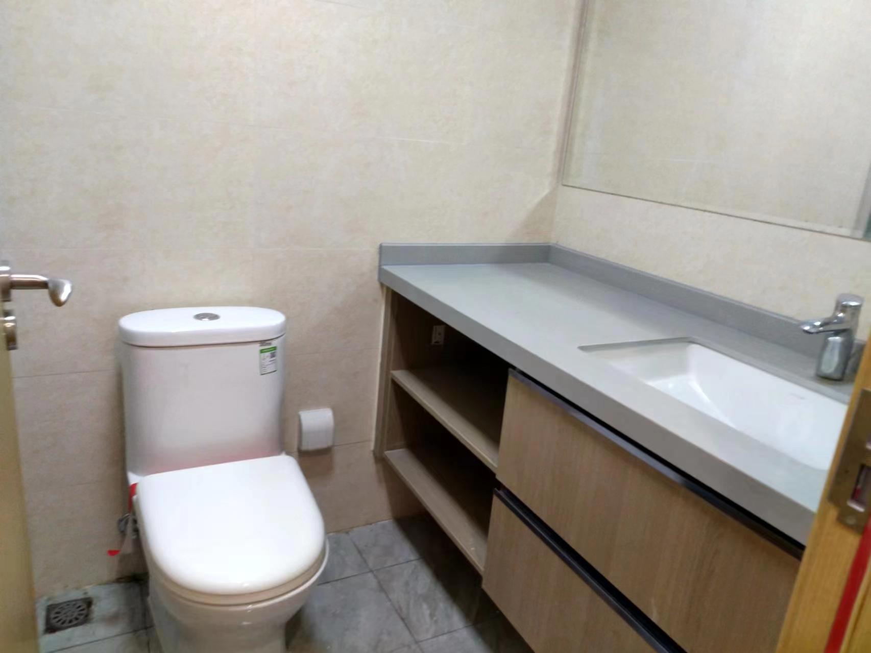 中港白金大厦 1室1厅1卫 31.7m&sup2;