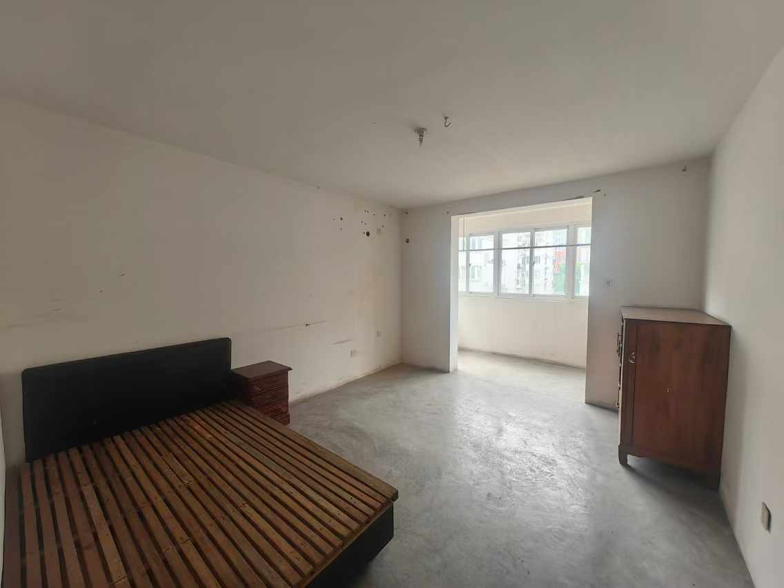 东城花园 1室1厅1卫 57m&sup2;