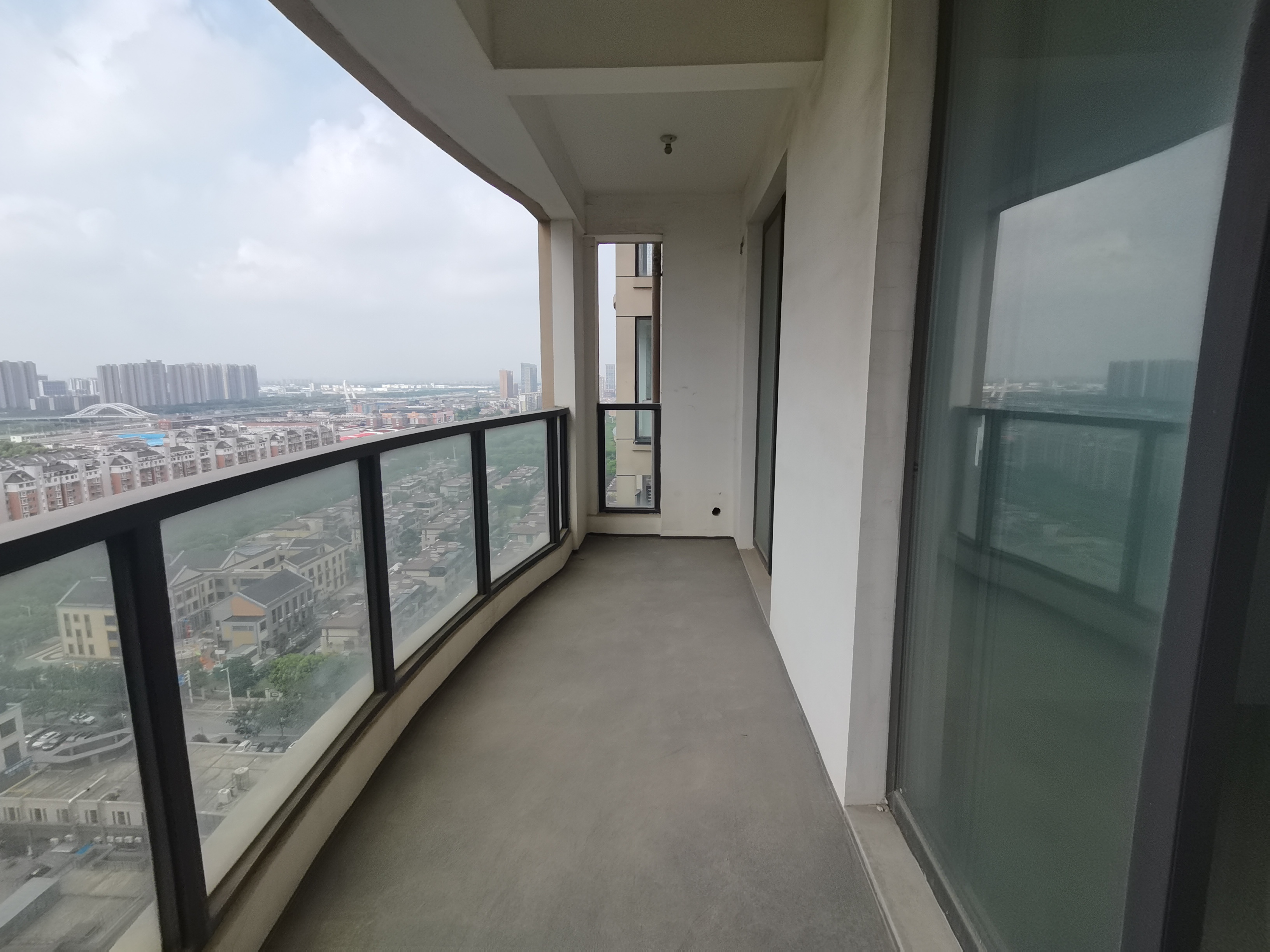 湖滨华庭 3室2厅1卫 98m&sup2;