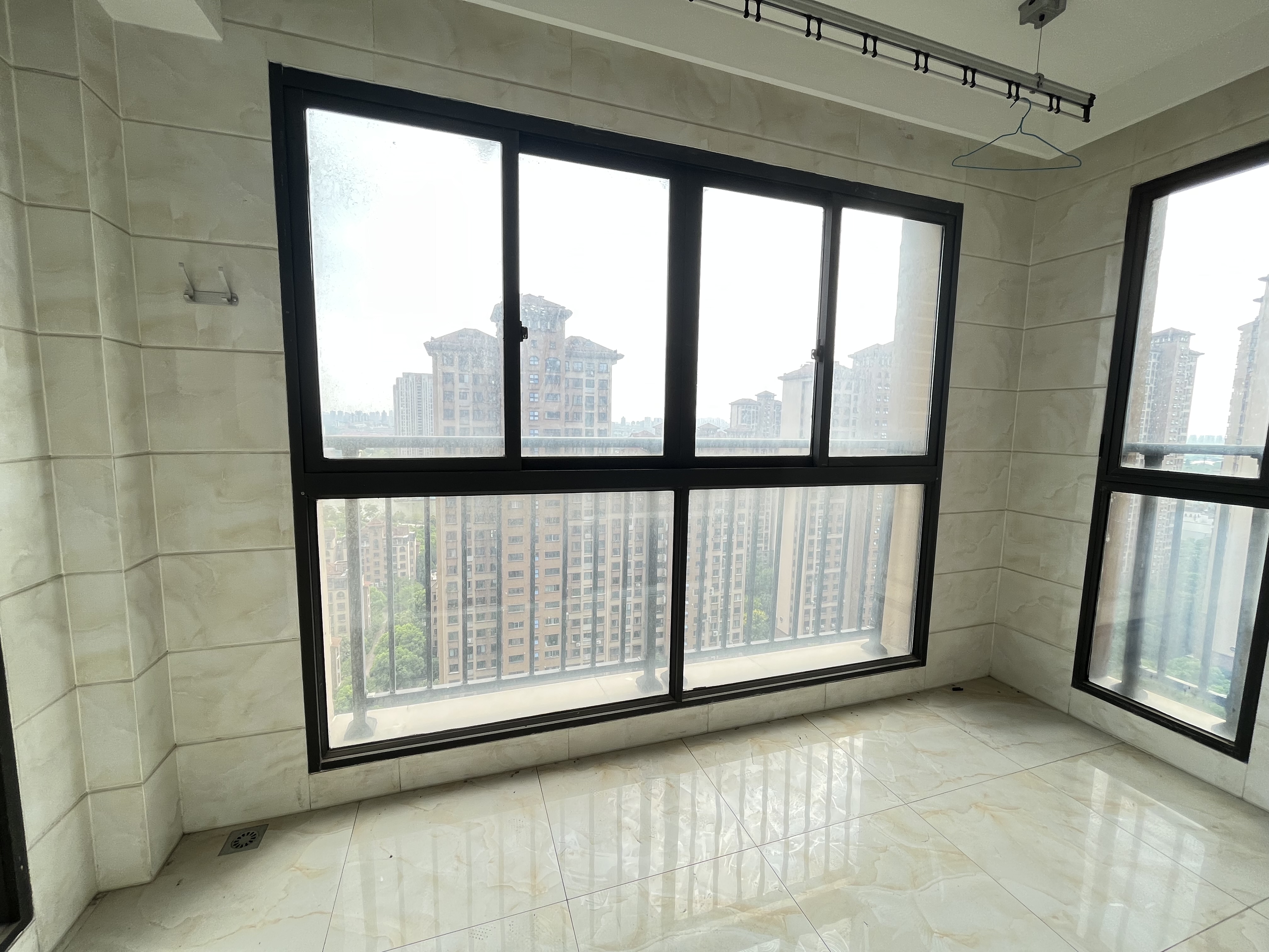 华强城一期 3室2厅2卫 122.5m&sup2;