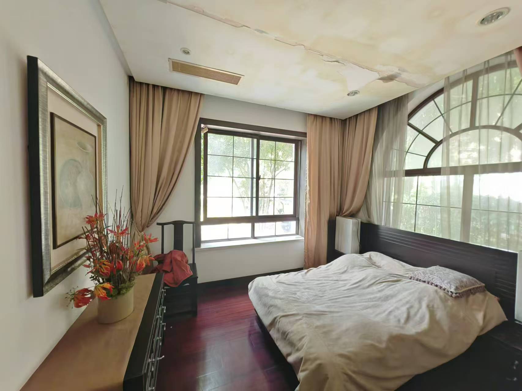 优山美地花园南区 5室2厅3卫 438m²
