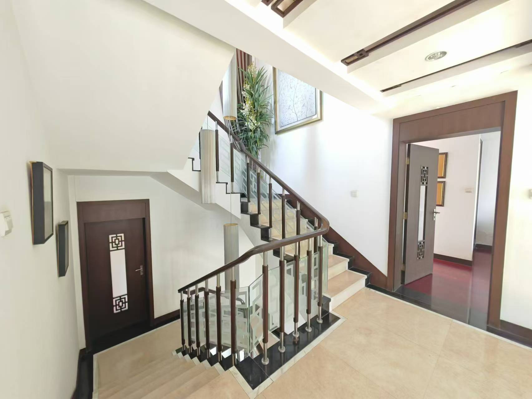 优山美地花园南区 5室2厅3卫 438m²