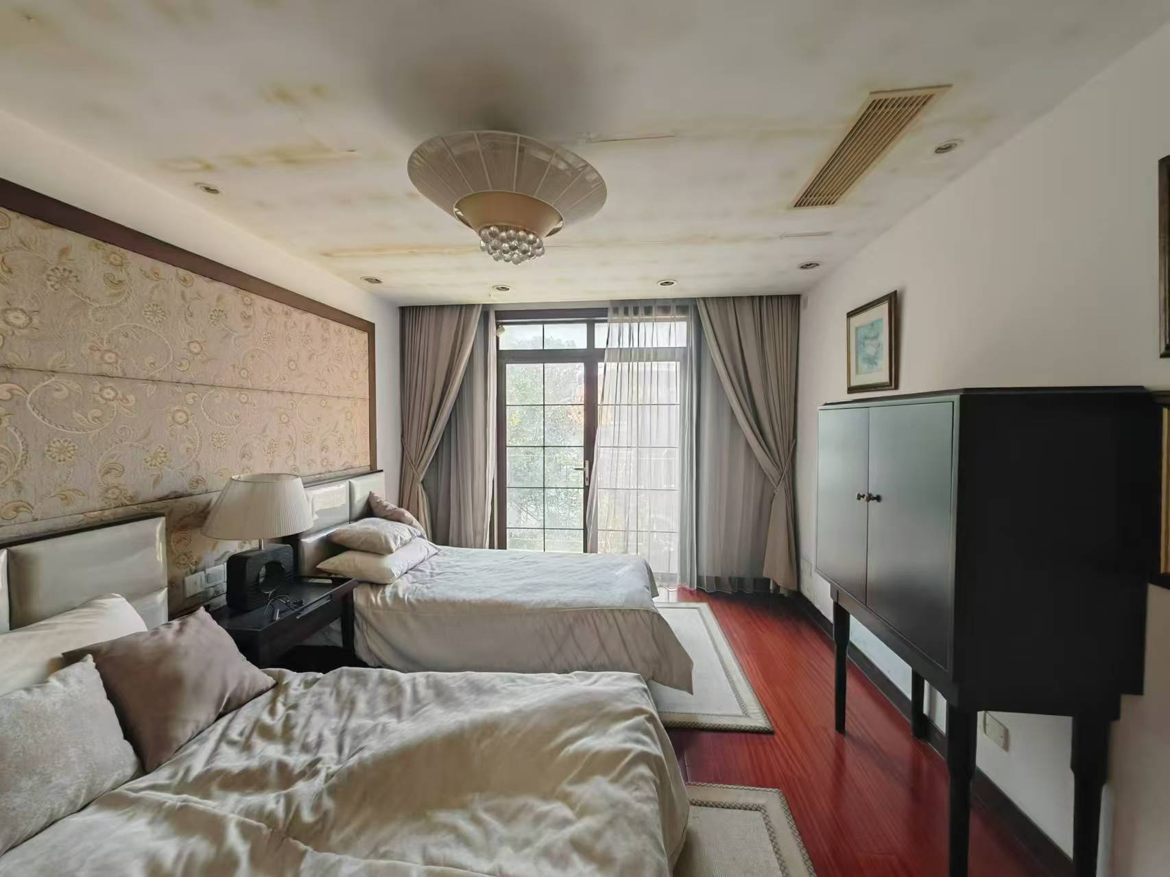 优山美地花园南区 5室2厅3卫 438m²