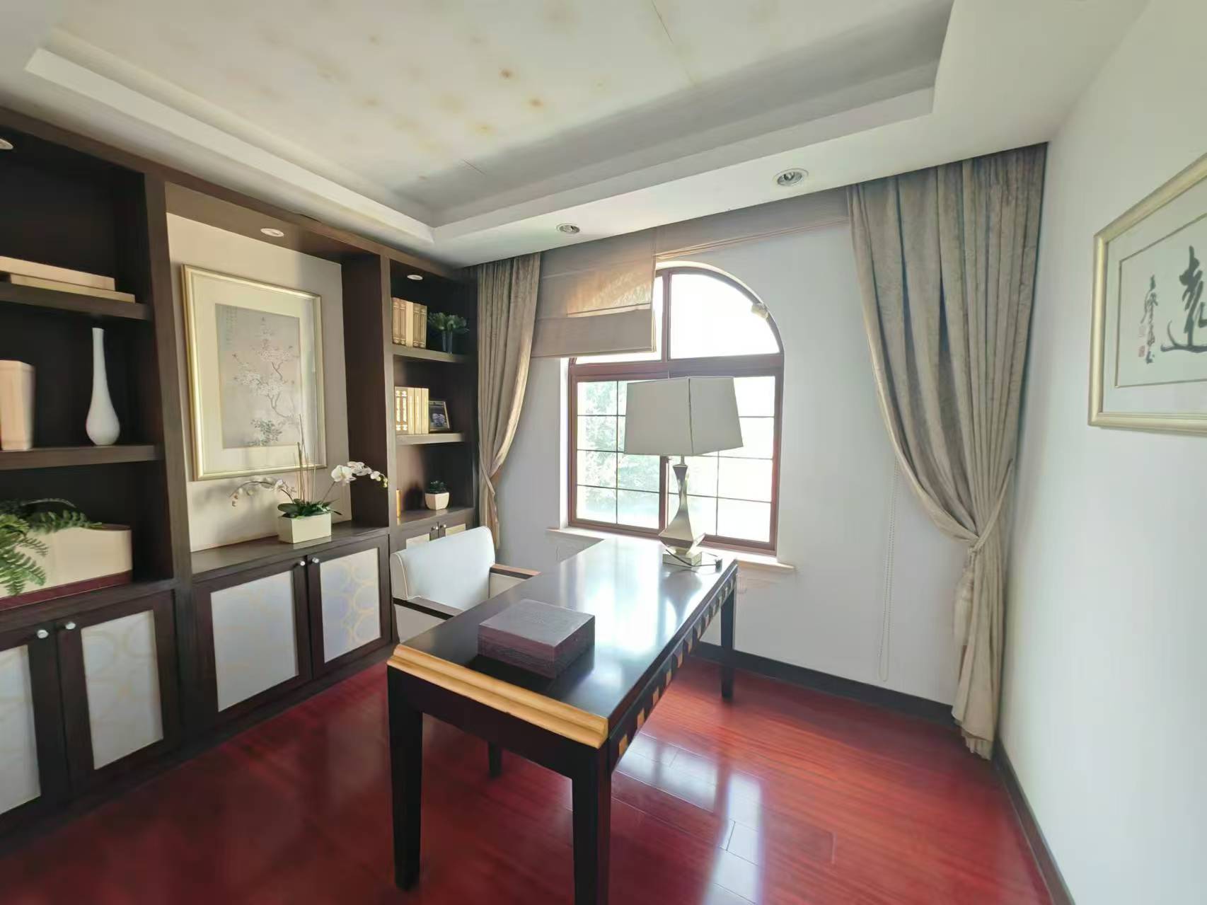 优山美地花园南区 5室2厅3卫 438m²