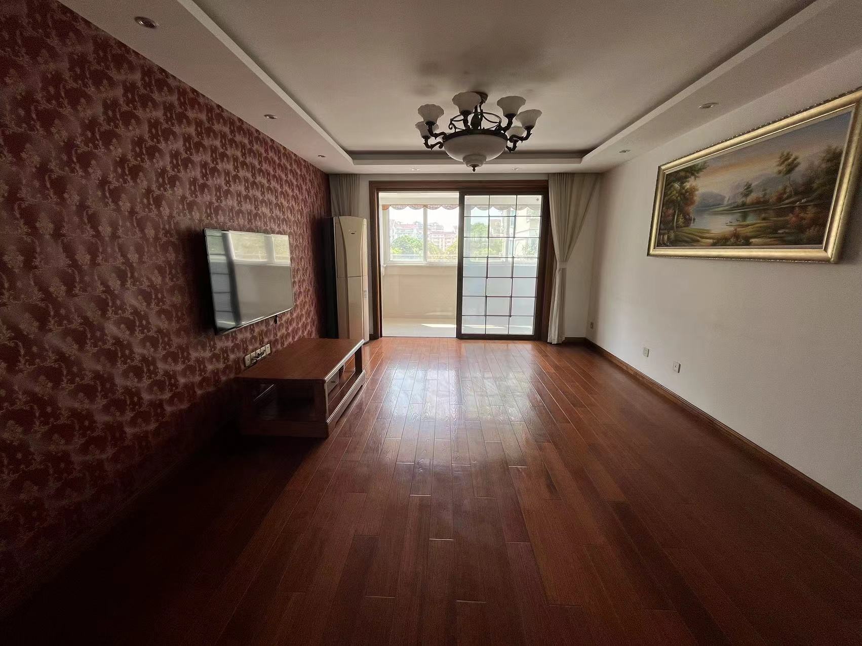 春晖花园 3室2厅1卫 133.26m²