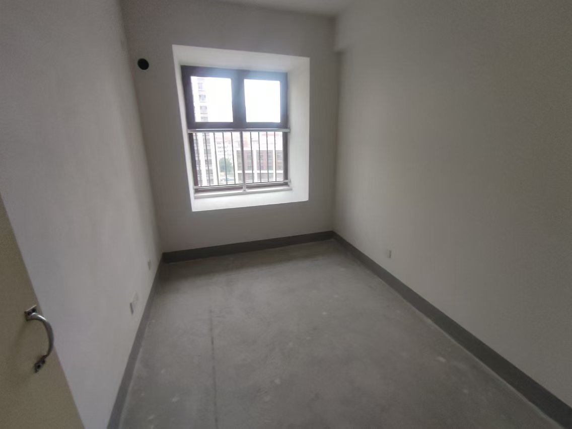 阳光悦城 4室2厅1卫 137m&sup2;