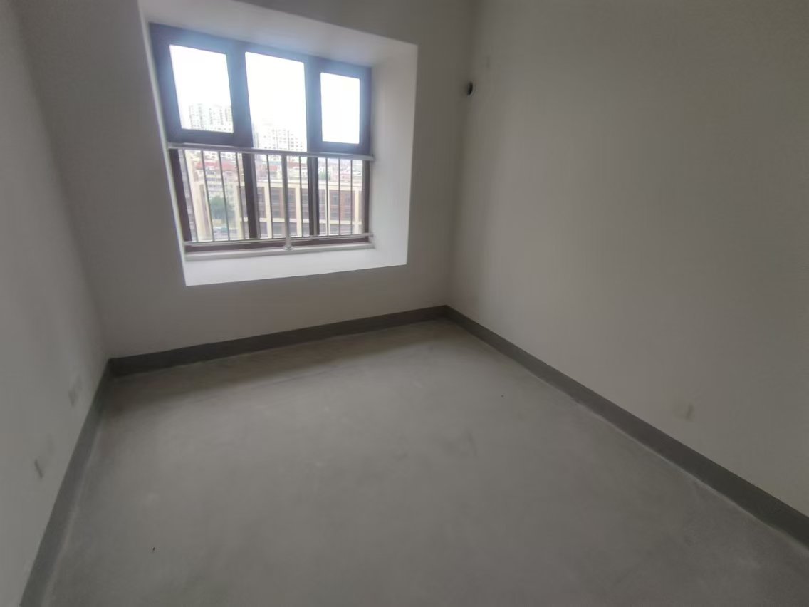 阳光悦城 4室2厅1卫 137m&sup2;