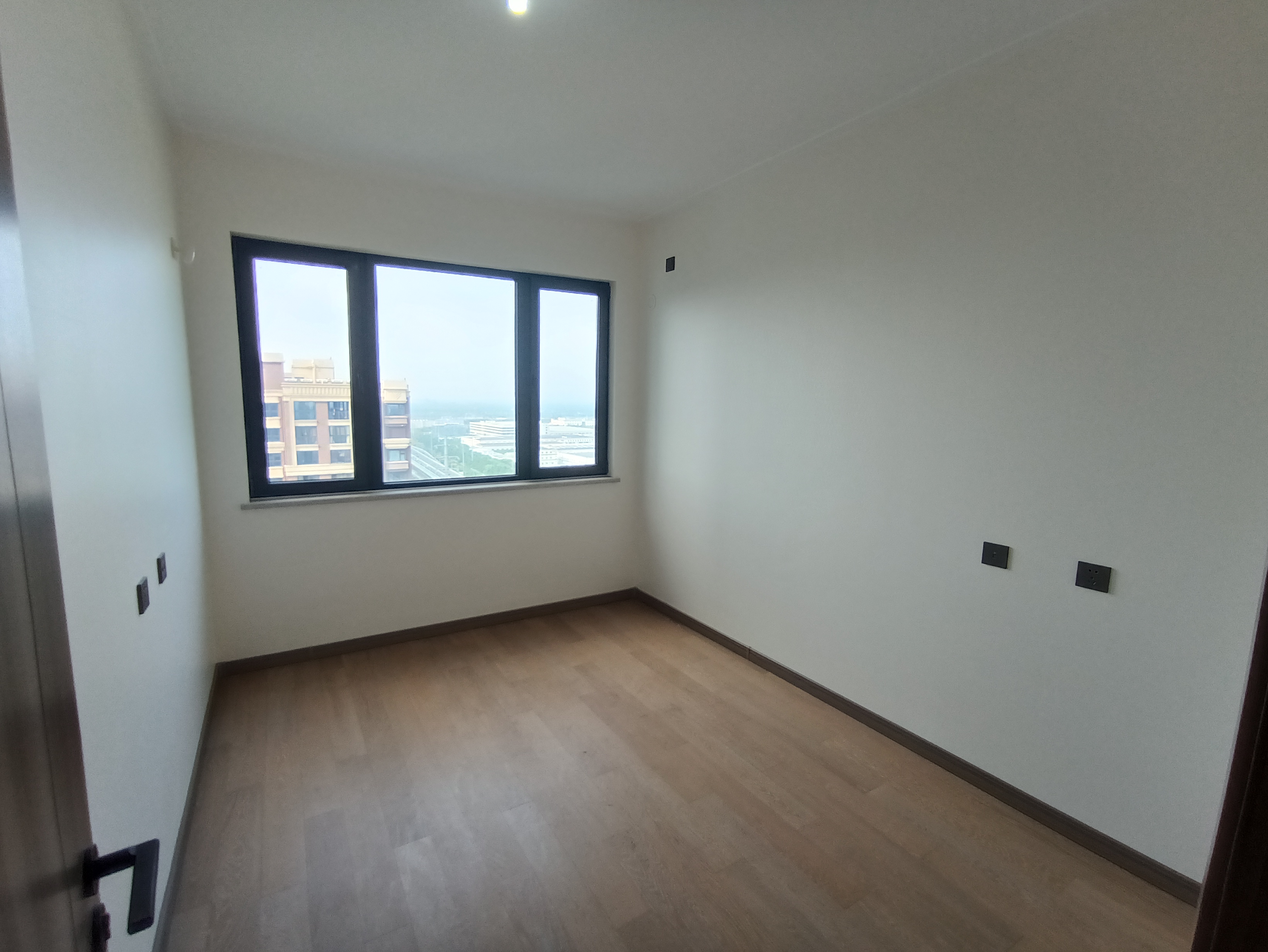 万科翡翠公园 3室2厅2卫 115m²