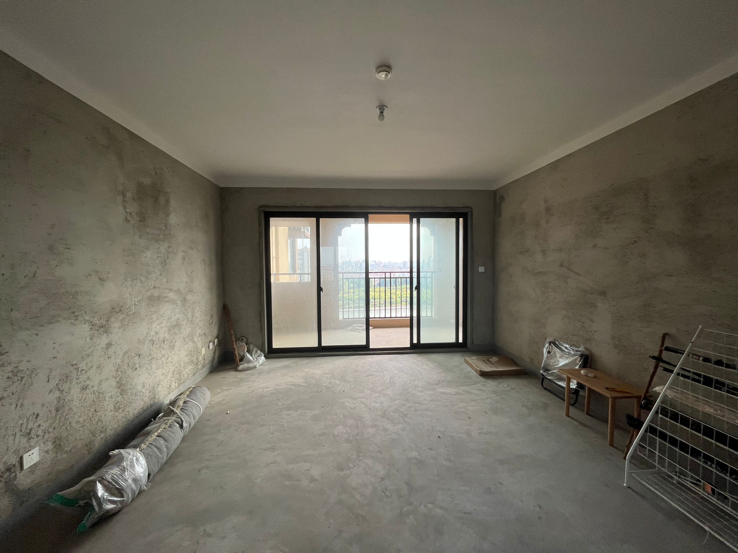 华强城四期 4室2厅2卫 142.00m²