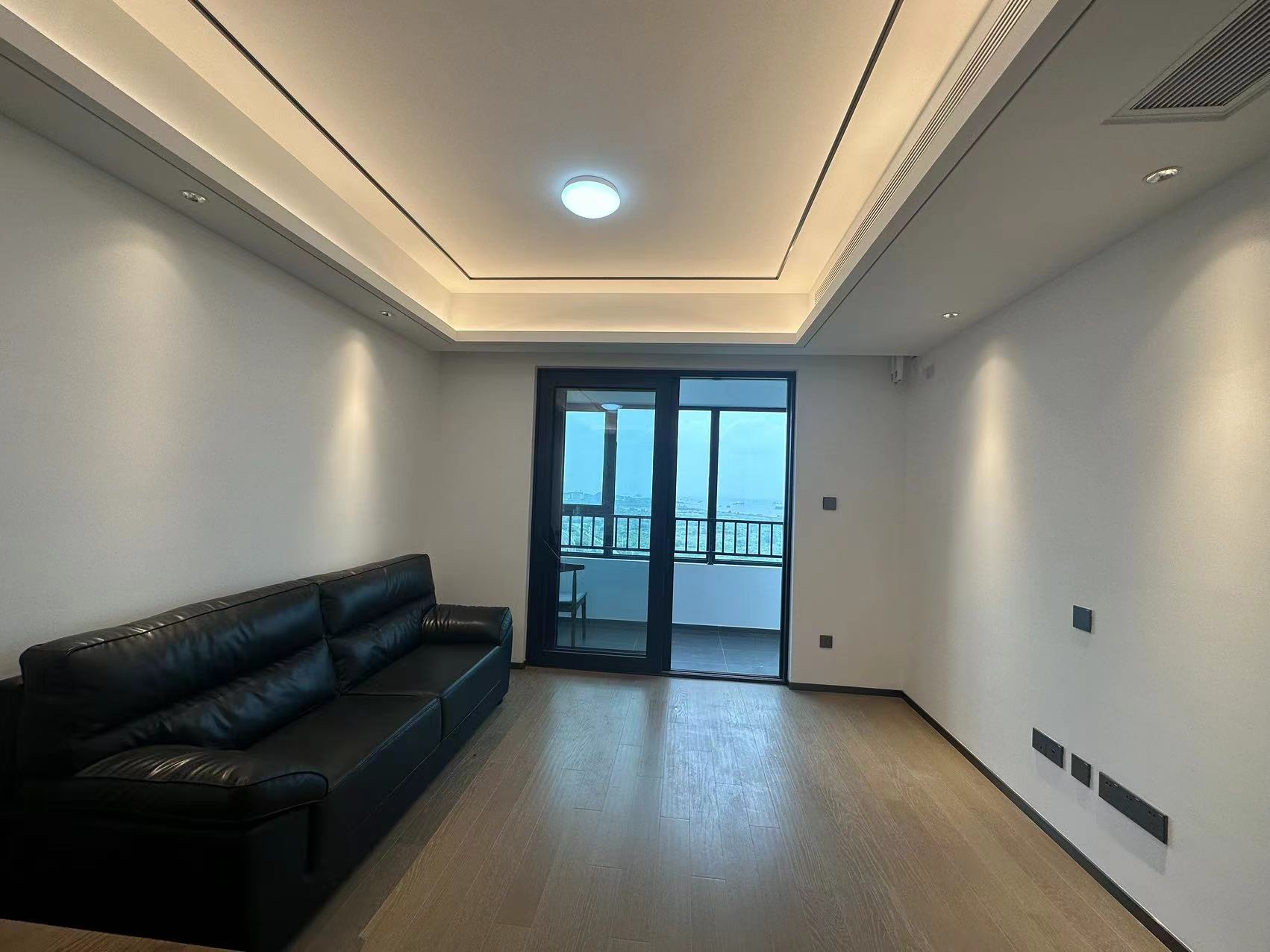 滨江道江园 3室2厅1卫 104m²