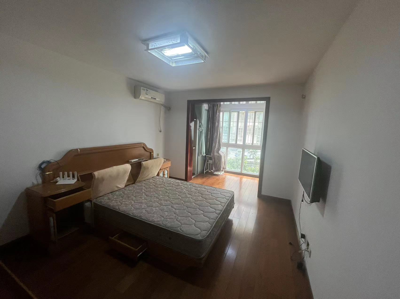 天润家园 3室2厅2卫 135.6m²