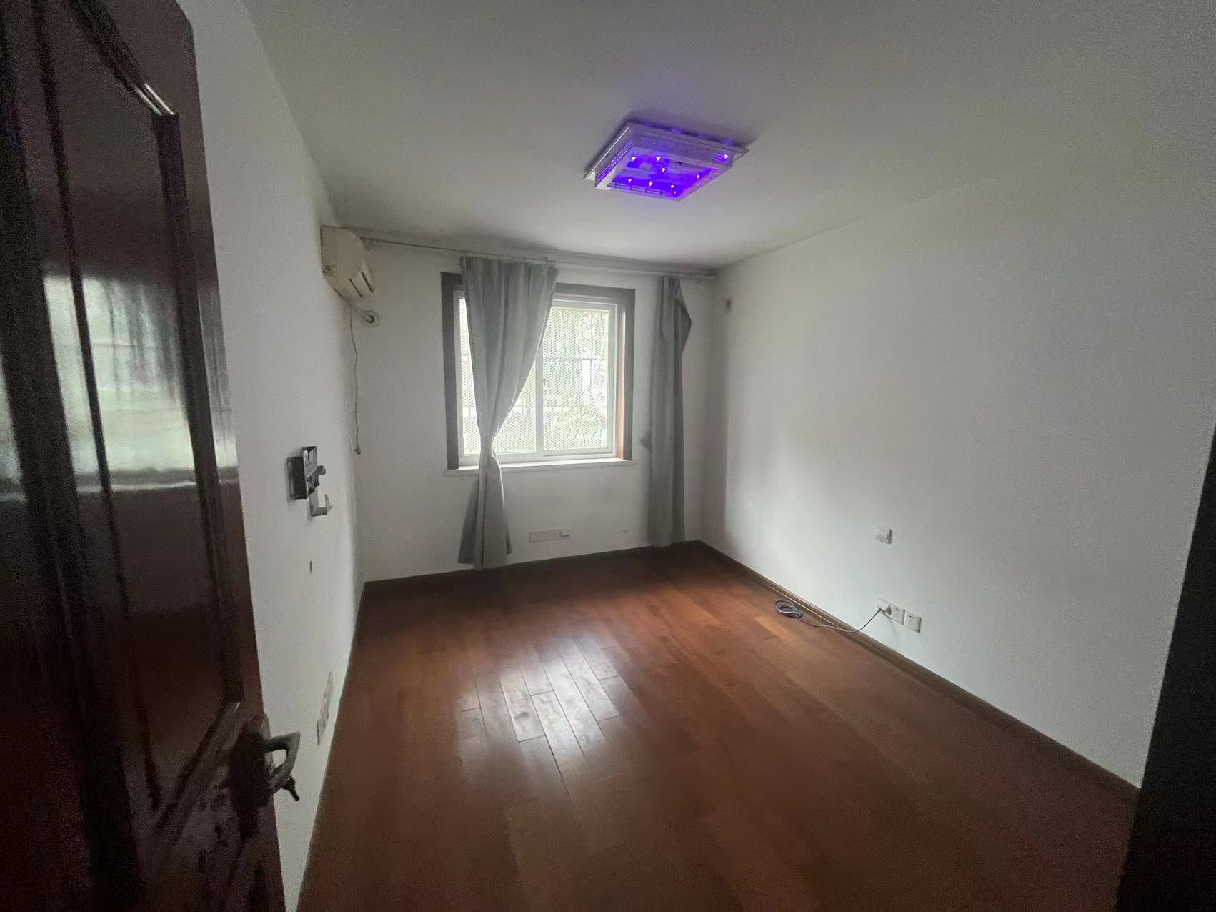 天润家园 3室2厅2卫 135.6m²