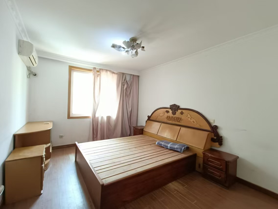 越江新村 4室2厅1卫 142.00m&sup2;