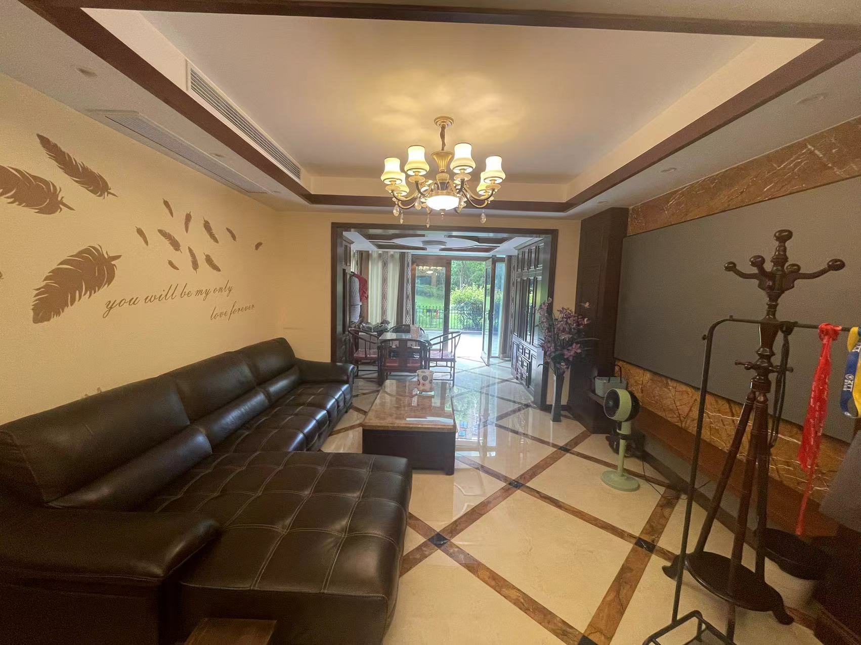 华强城 3室2厅2卫 133m²