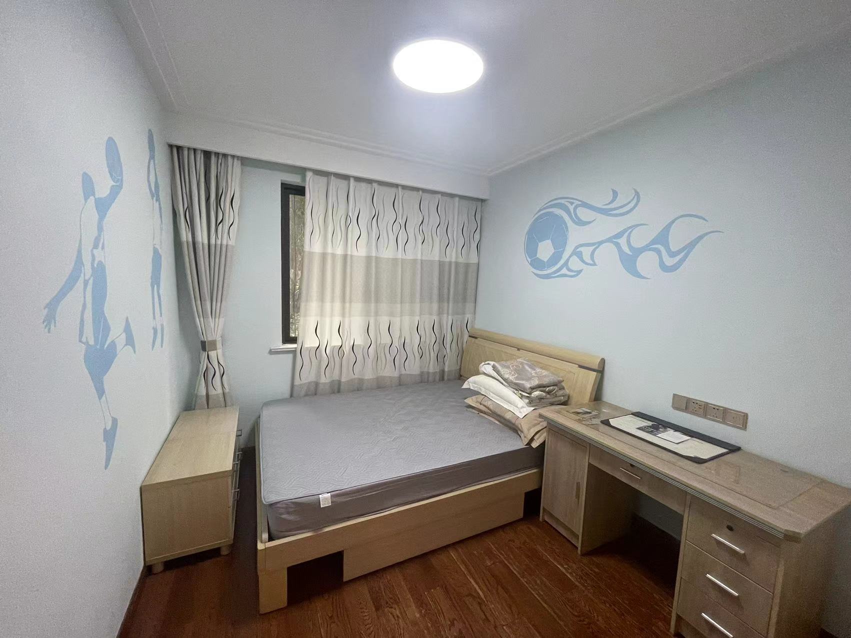 华强城 3室2厅2卫 133m²