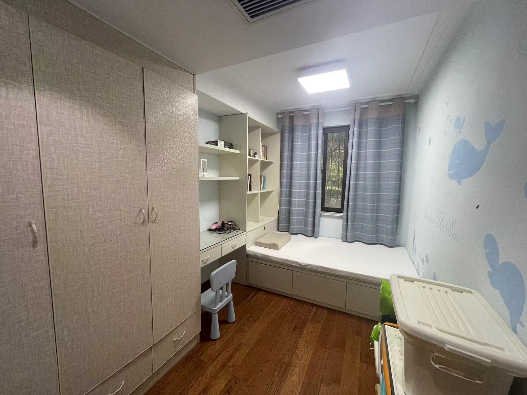 华强城 3室2厅2卫 133m²