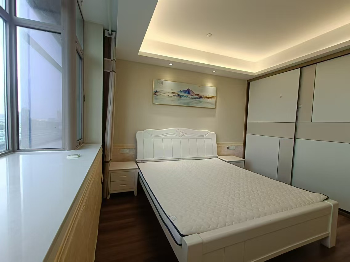 中港金座 1室1厅1卫 42m²
