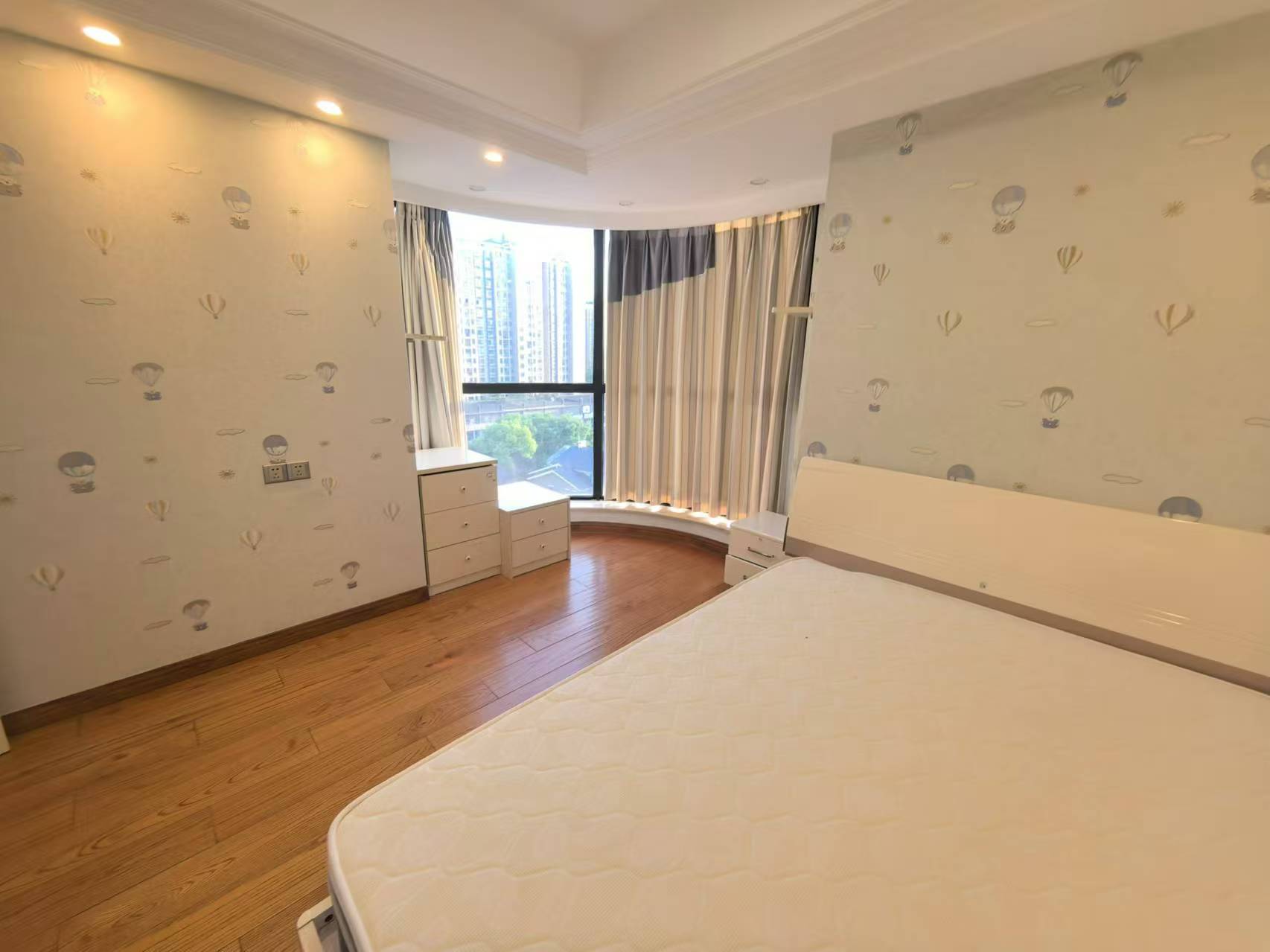 益兴名流府 4室2厅2卫 172m&sup2;