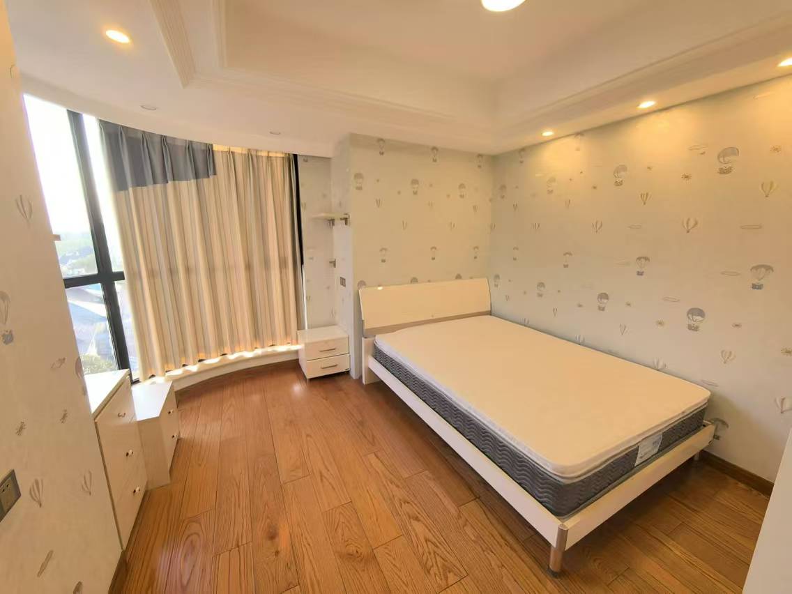 益兴名流府 4室2厅2卫 172m&sup2;