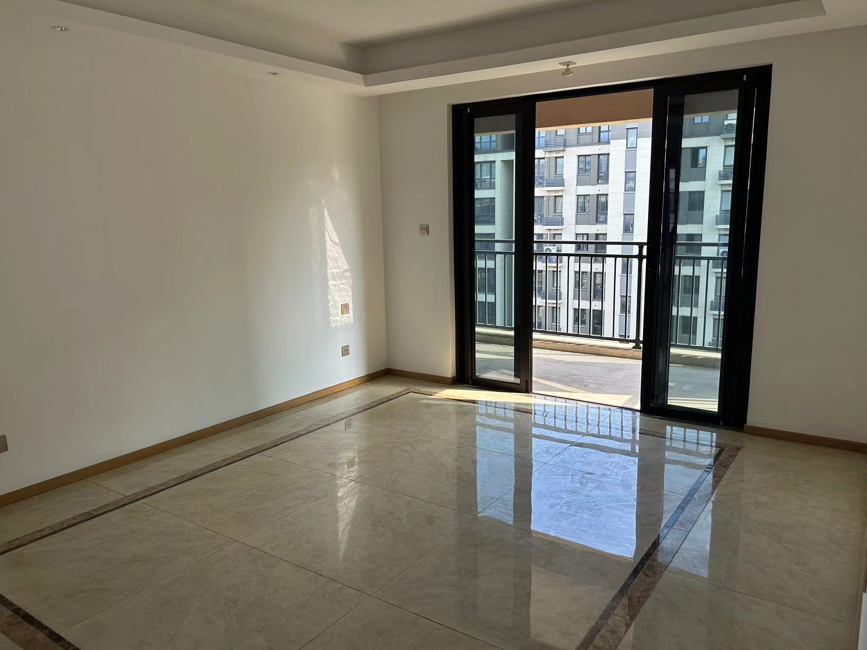 林肯公园 3室2厅2卫 124m&sup2;