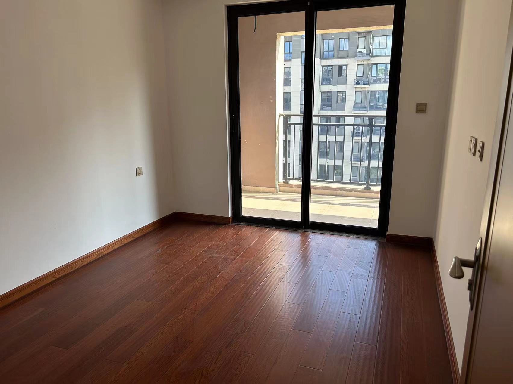 林肯公园 3室2厅2卫 124m&sup2;