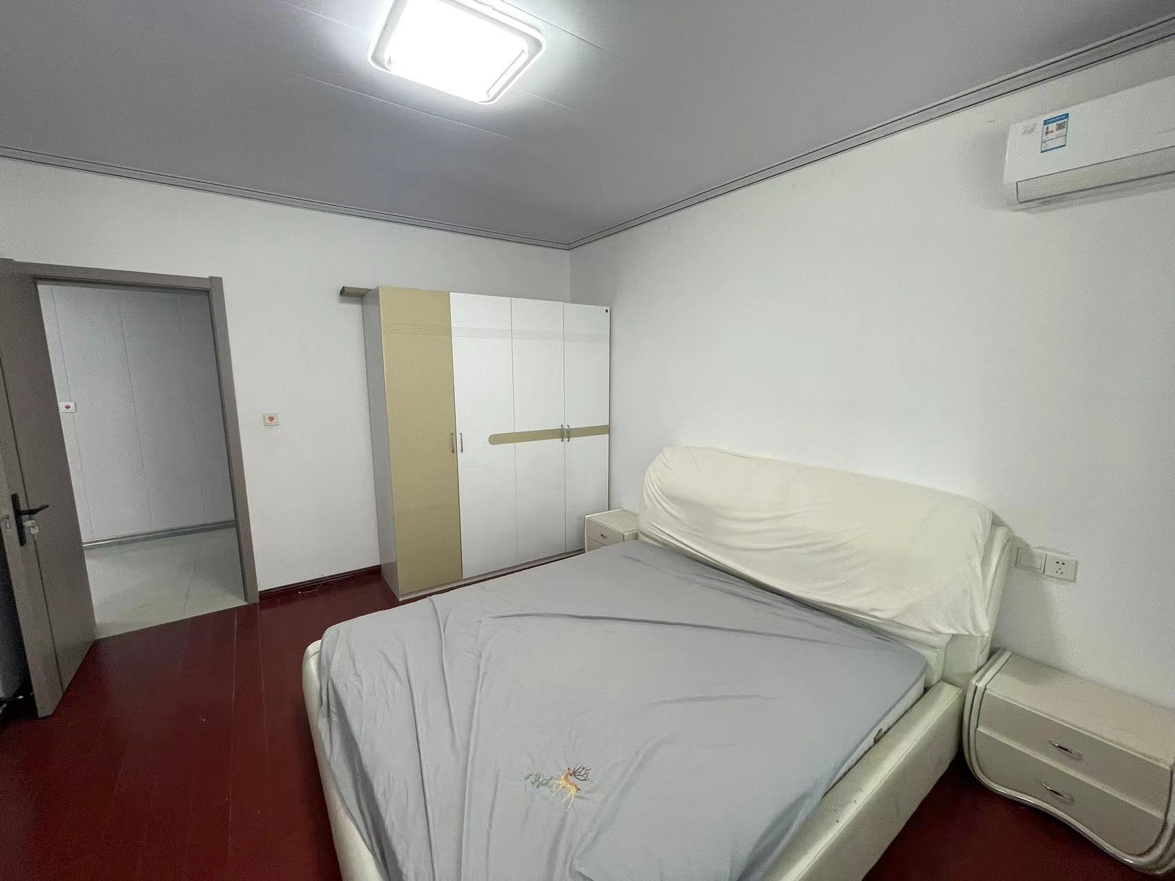 果园南苑 3室2厅2卫 130m&sup2;