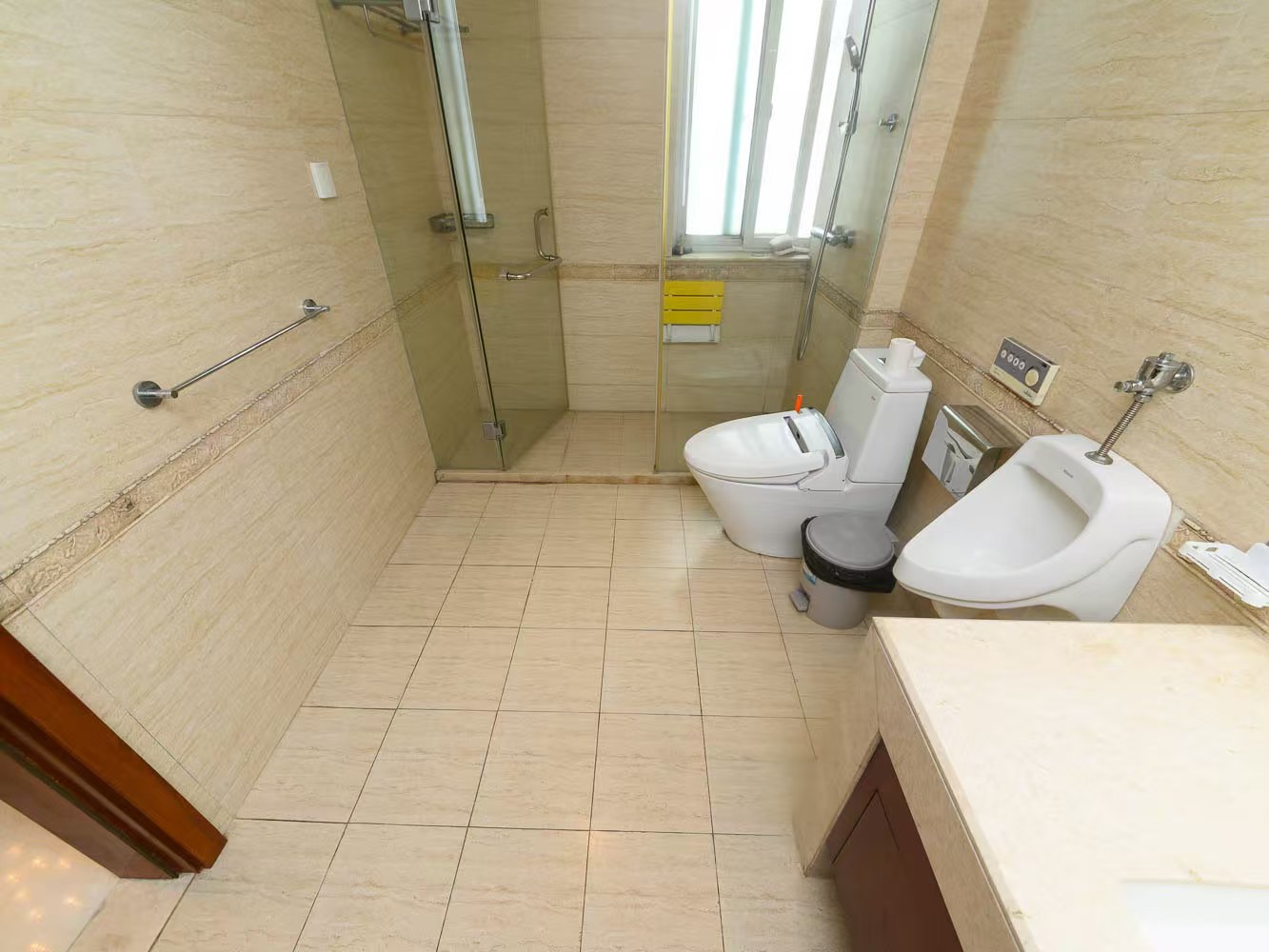 华山花苑一期 3室2厅1卫 136m&sup2;