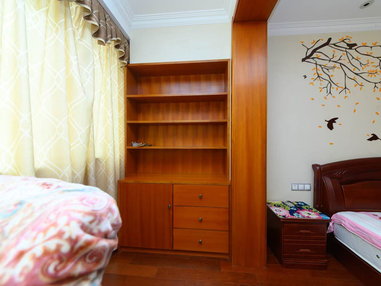 华山花苑一期 3室2厅1卫 136m&sup2;
