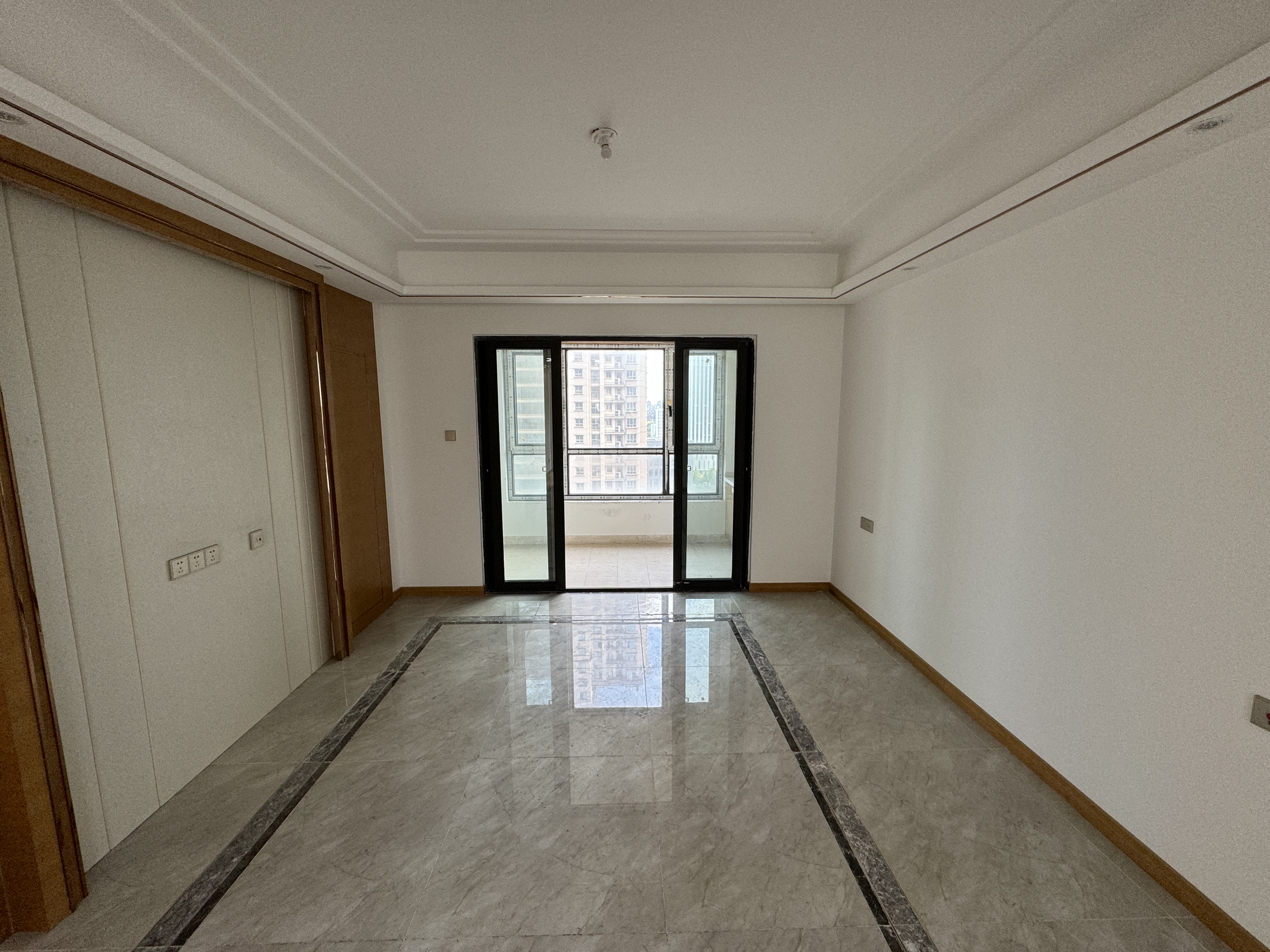 中南世纪花城三期 4室2厅2卫 140.69m²